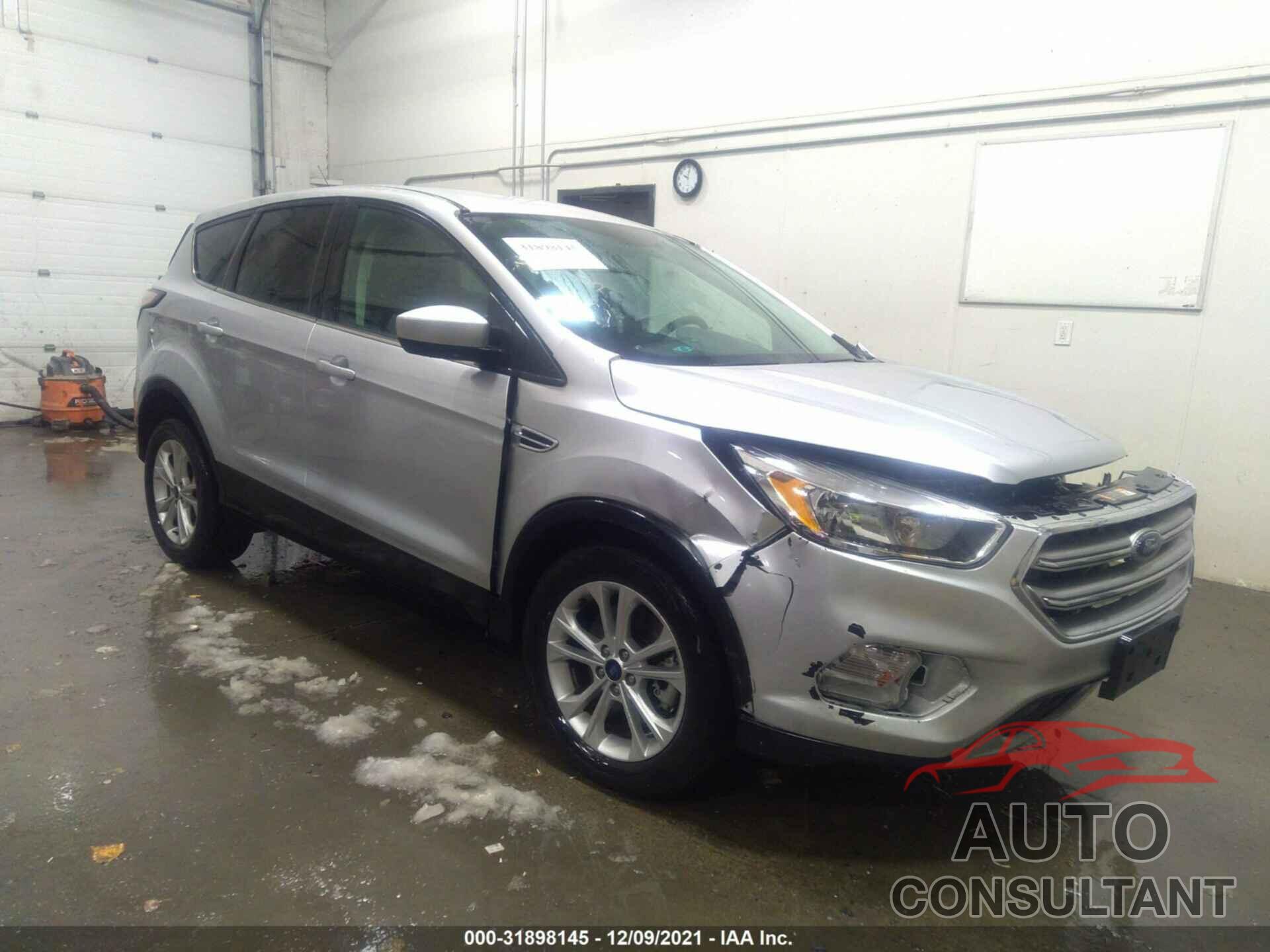 FORD ESCAPE 2017 - 1FMCU9G9XHUA24364
