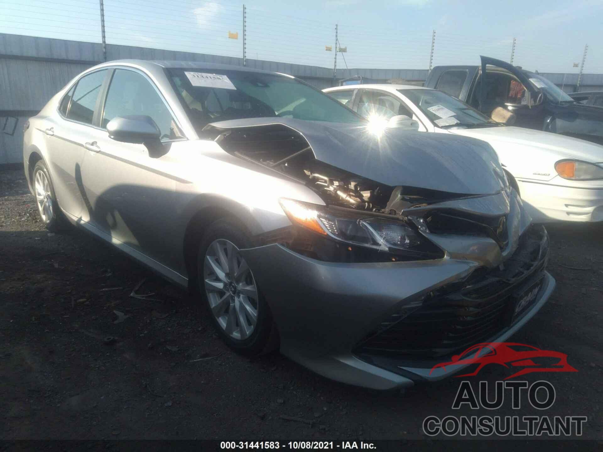 TOYOTA CAMRY 2018 - 4T1B11HK6JU116794