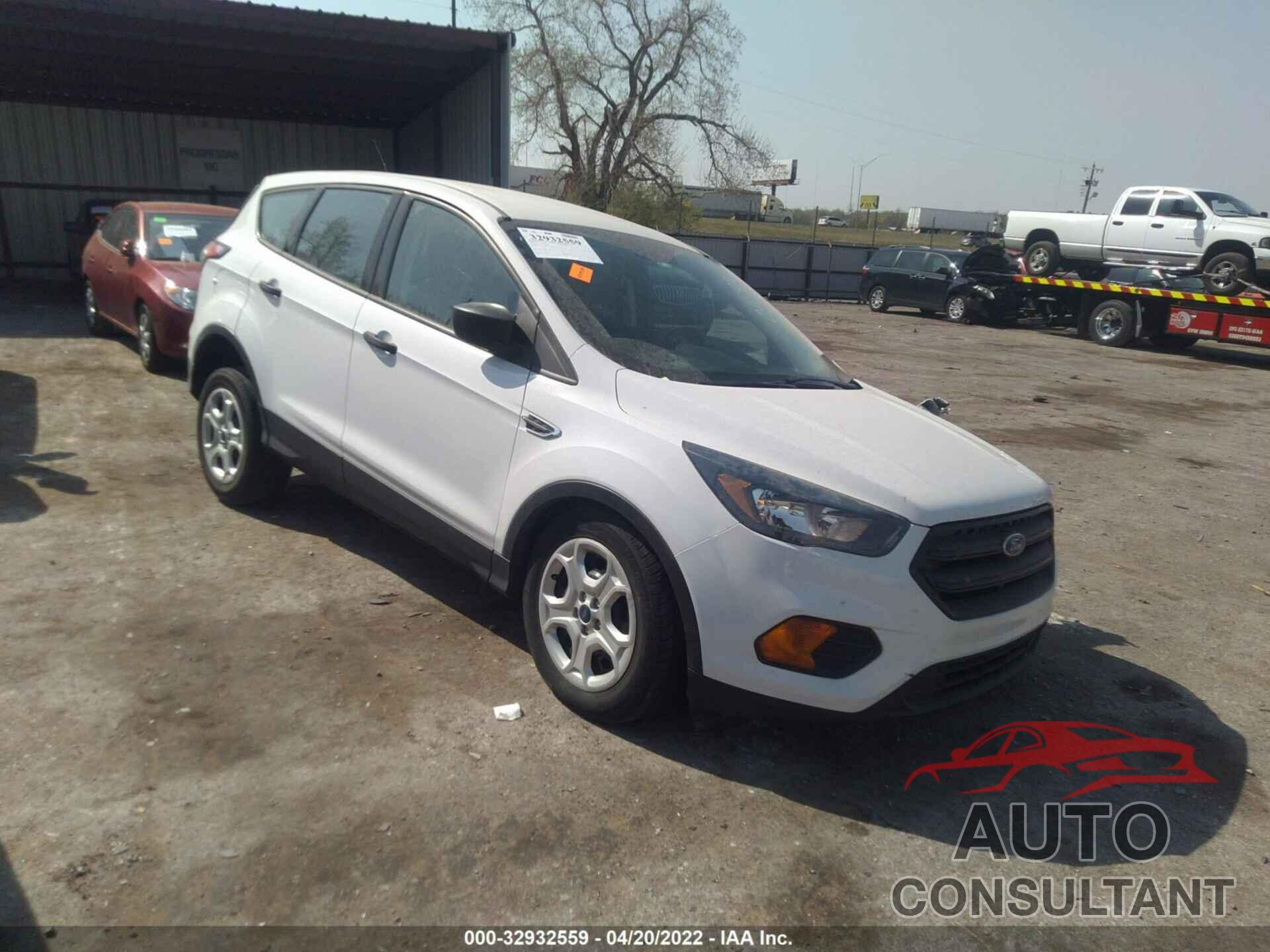 FORD ESCAPE 2018 - 1FMCU0F77JUD04311