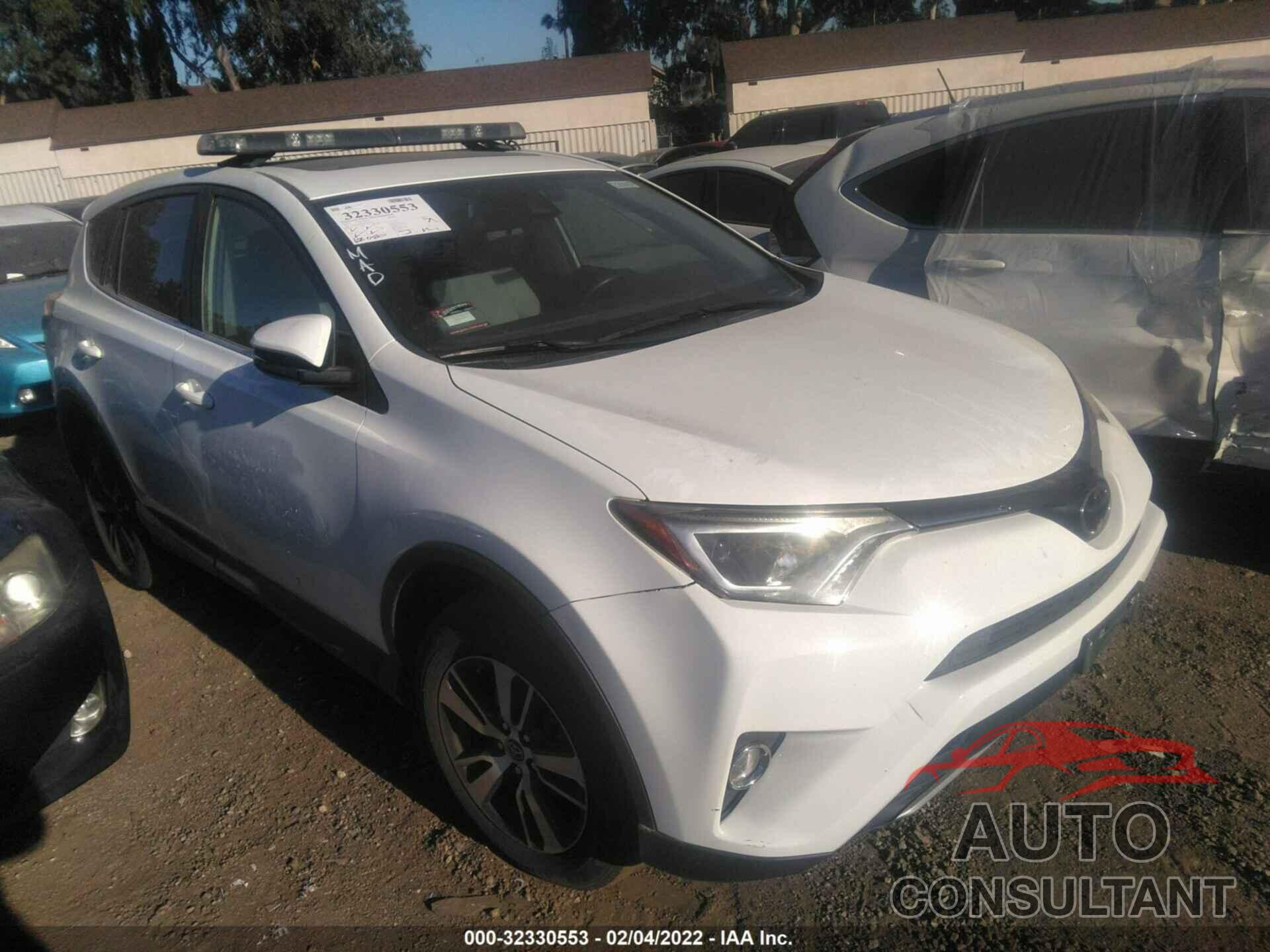 TOYOTA RAV4 2017 - JTMRFREV4HD209552