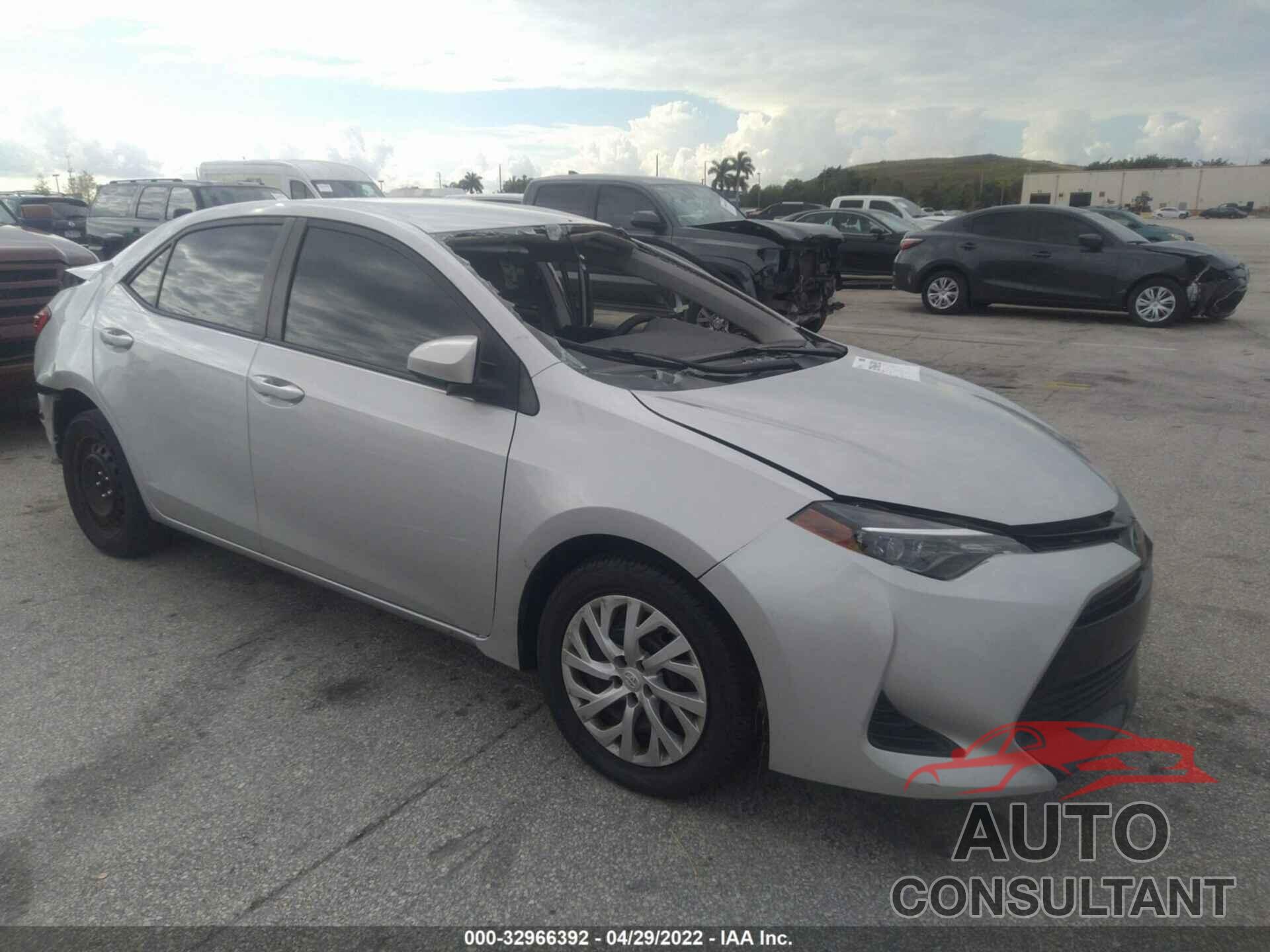 TOYOTA COROLLA 2018 - 5YFBURHE4JP824009