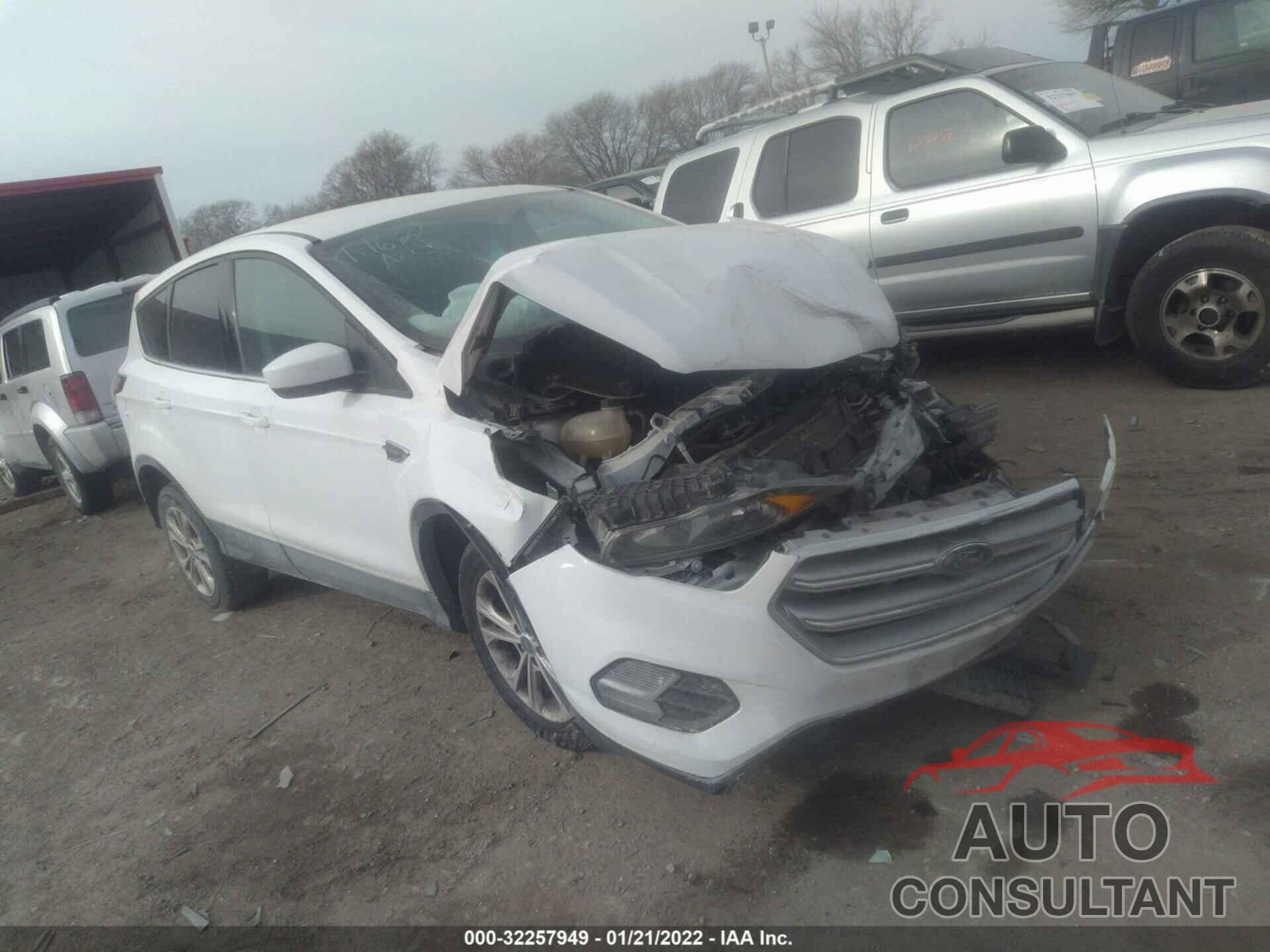 FORD ESCAPE 2017 - 1FMCU9G99HUB90312
