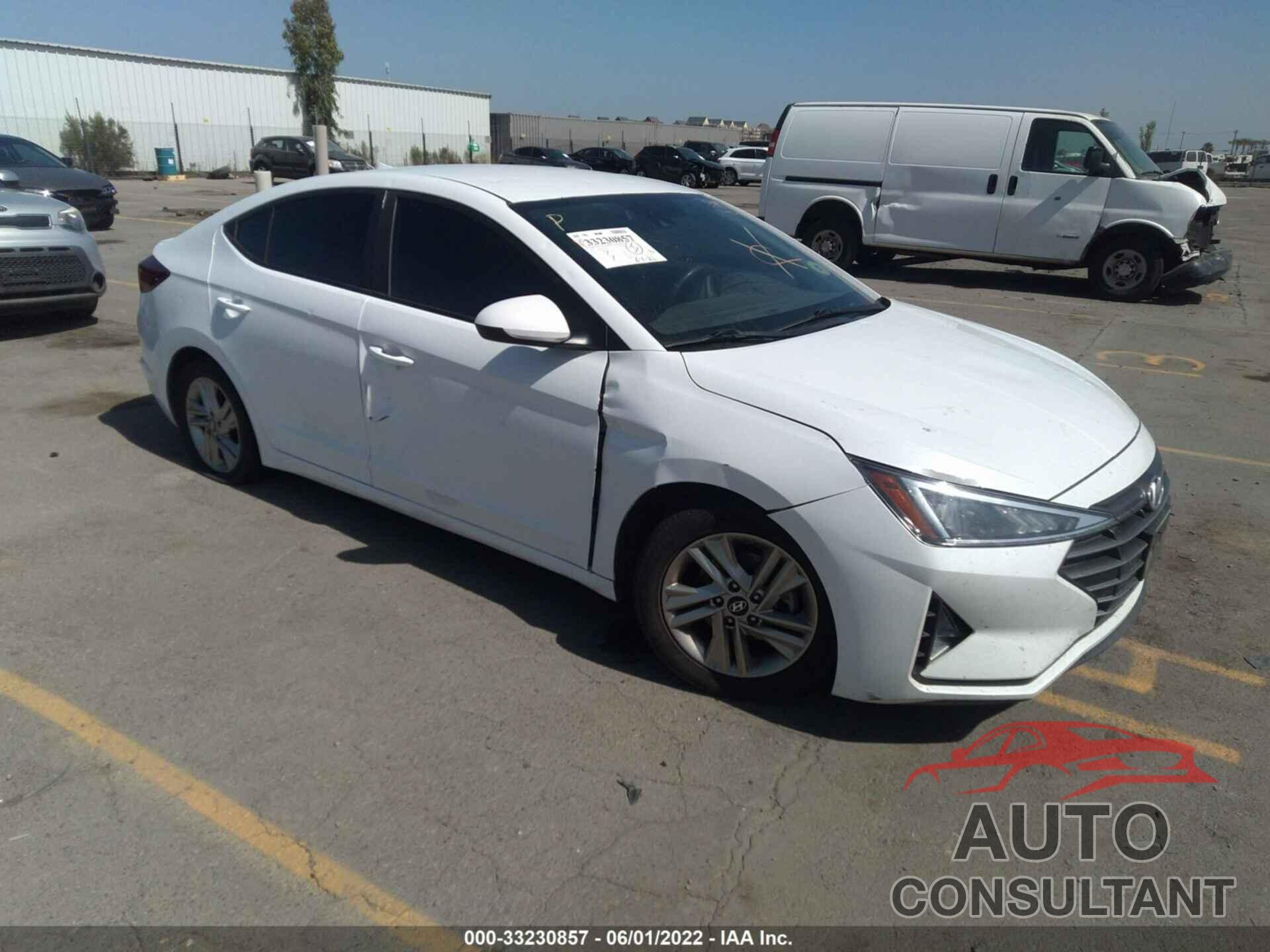 HYUNDAI ELANTRA 2019 - 5NPD84LF4KH449155