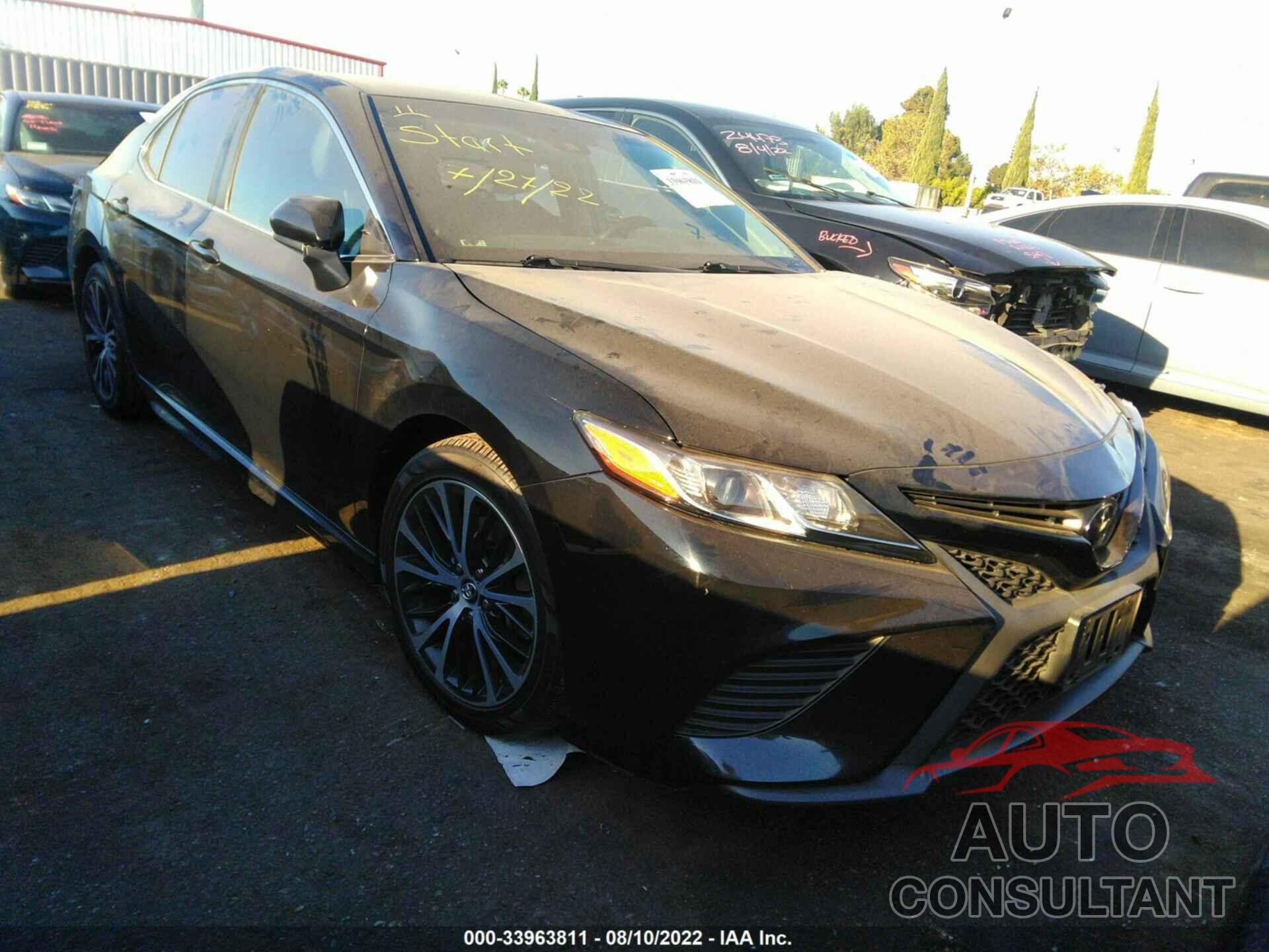 TOYOTA CAMRY 2018 - 4T1B11HK2JU081879