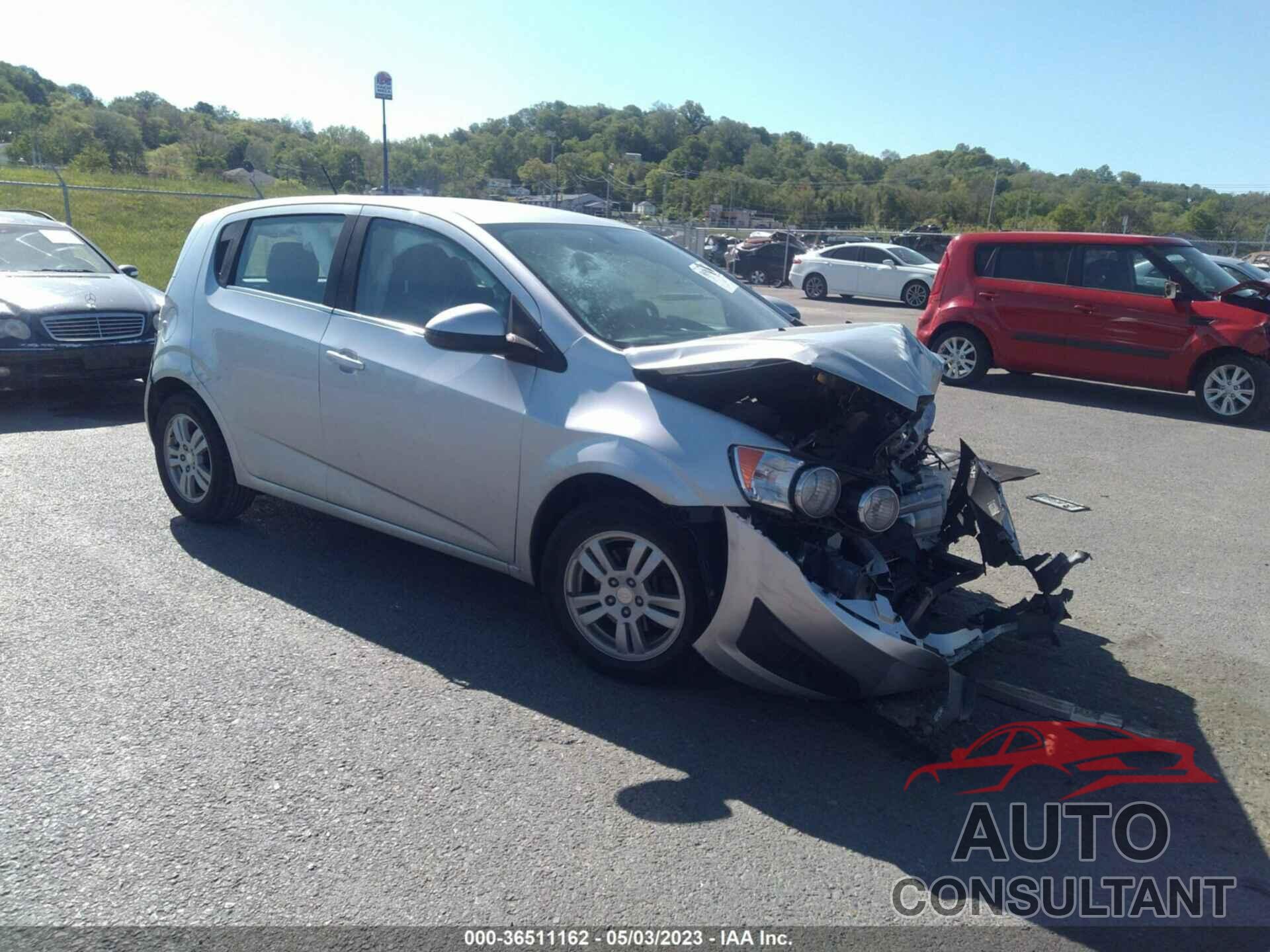 CHEVROLET SONIC 2015 - 1G1JC6SG4F4195569