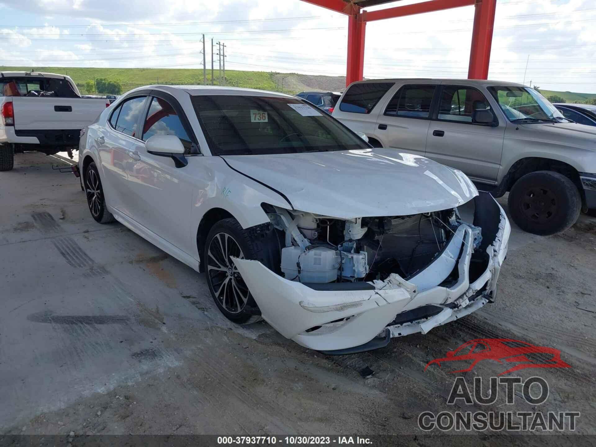 TOYOTA CAMRY 2018 - JTNB11HKXJ3034783