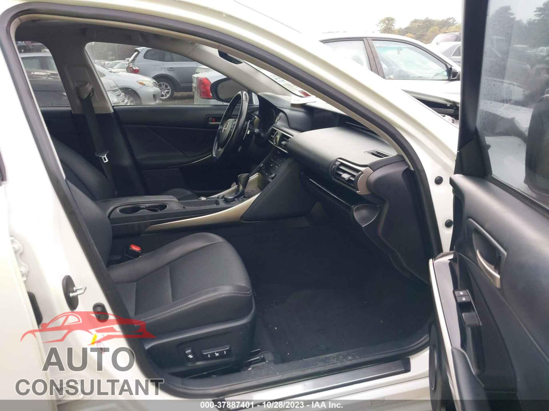 LEXUS IS 2018 - JTHC81D2XJ5028141