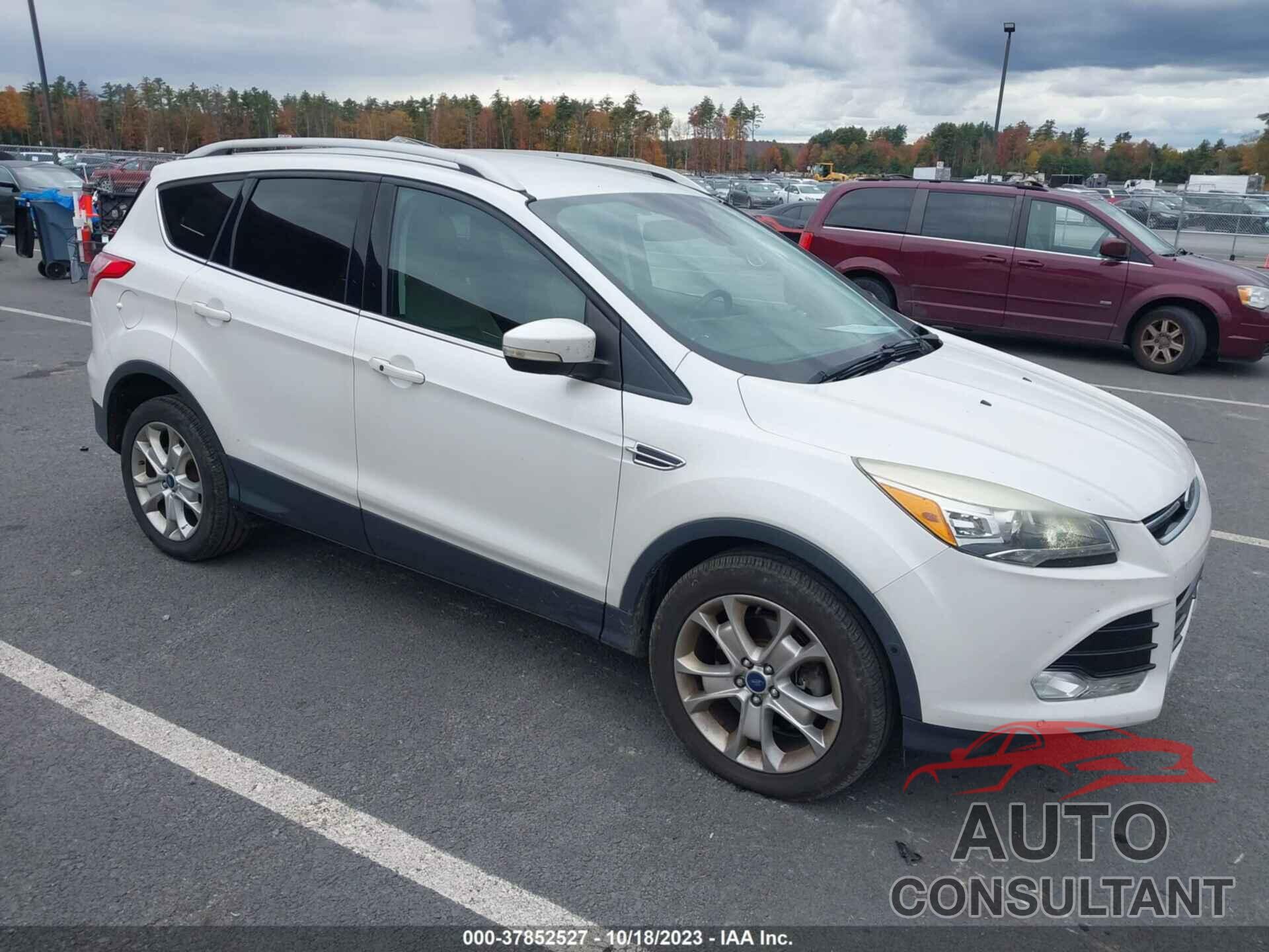 FORD ESCAPE 2015 - 1FMCU9J94FUA14337