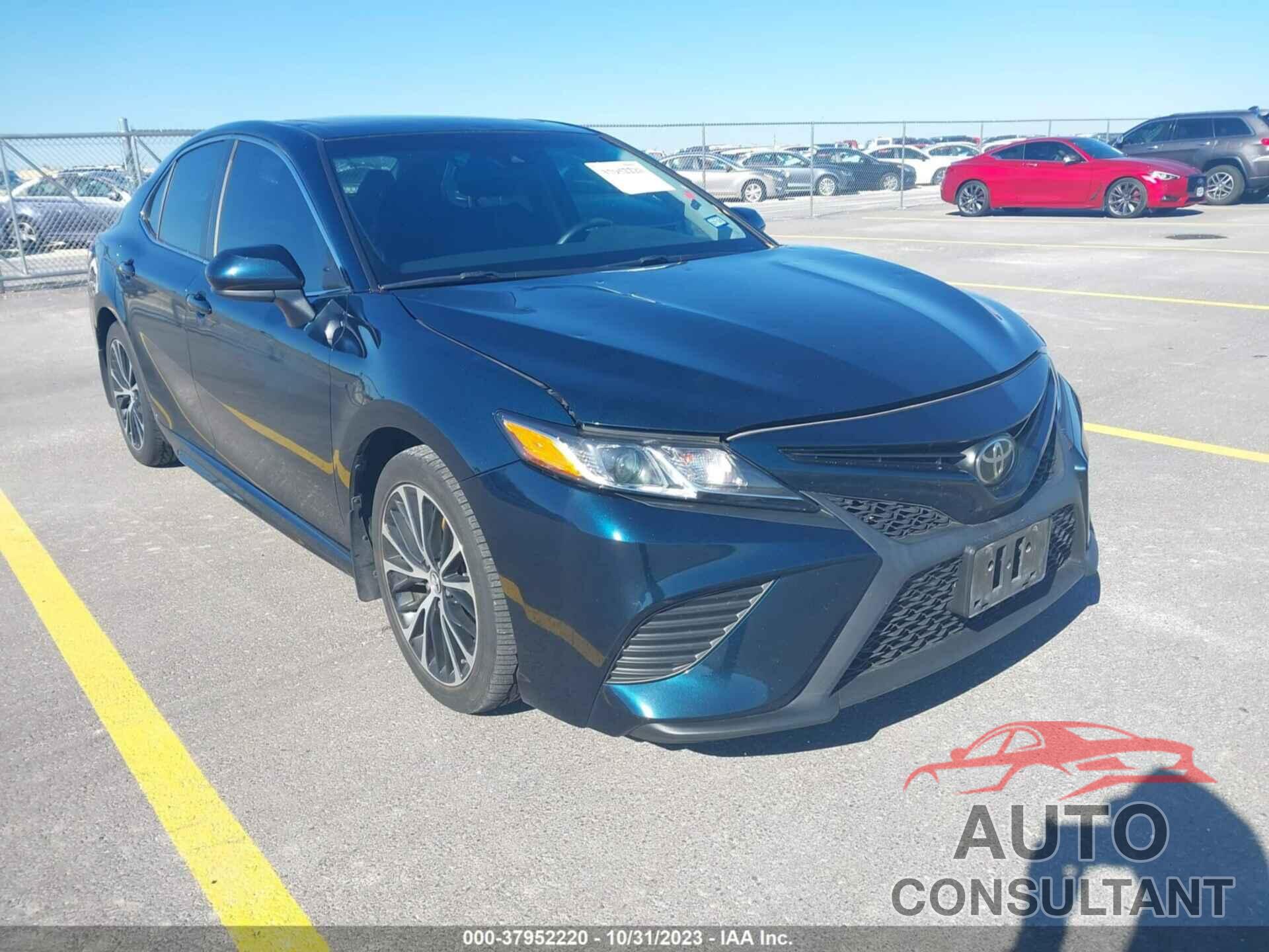 TOYOTA CAMRY 2018 - 4T1B11HK8JU649231