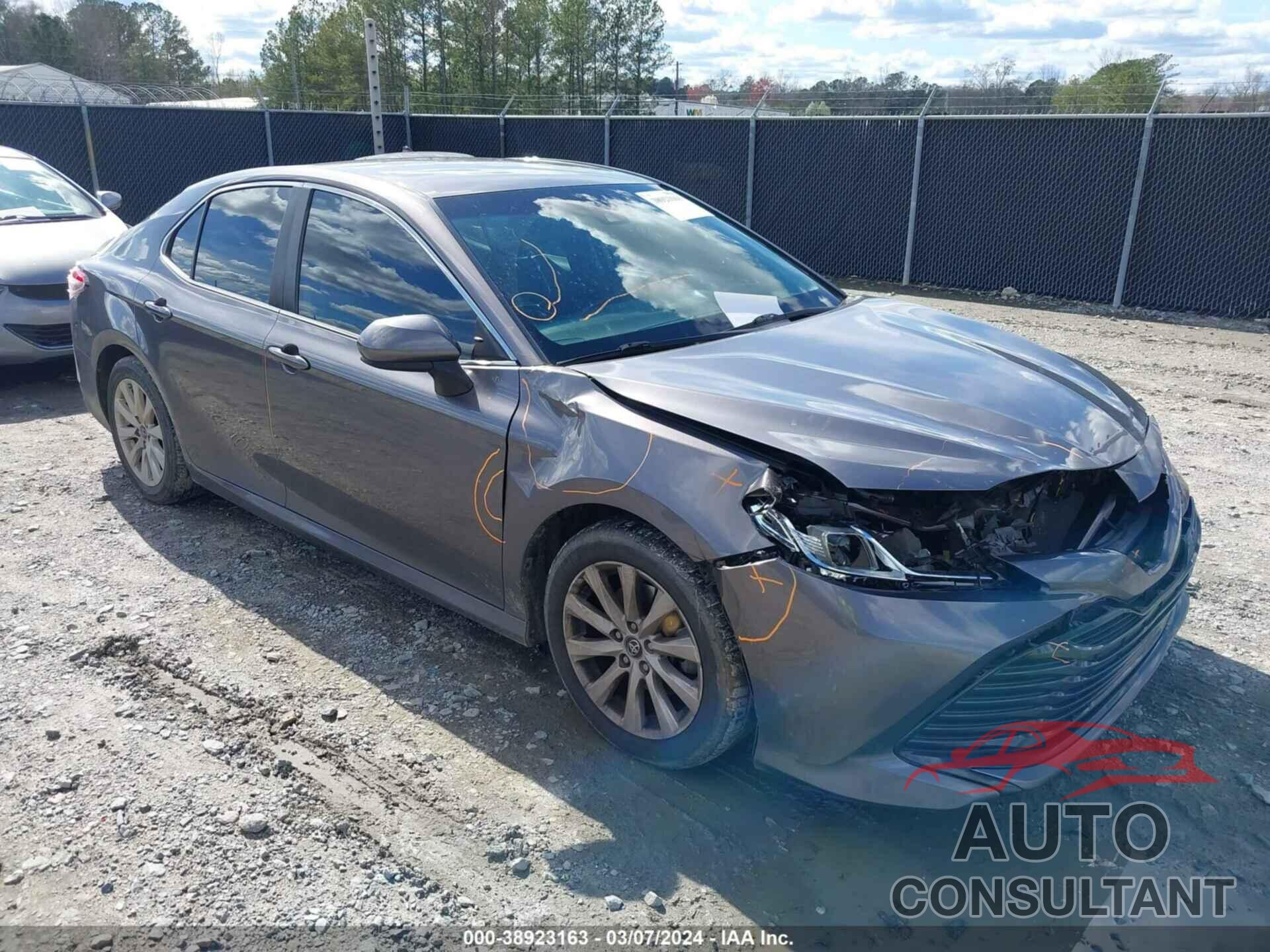 TOYOTA CAMRY 2018 - 4T1B11HK2JU143569
