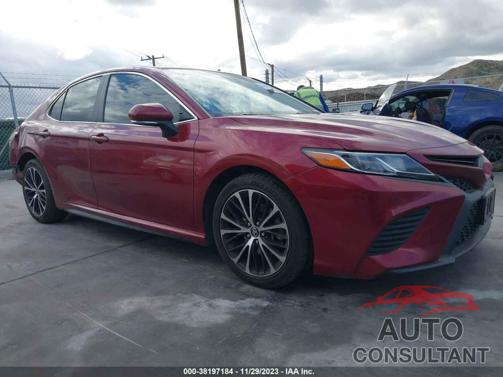 TOYOTA CAMRY 2018 - 4T1B11HK6JU603803