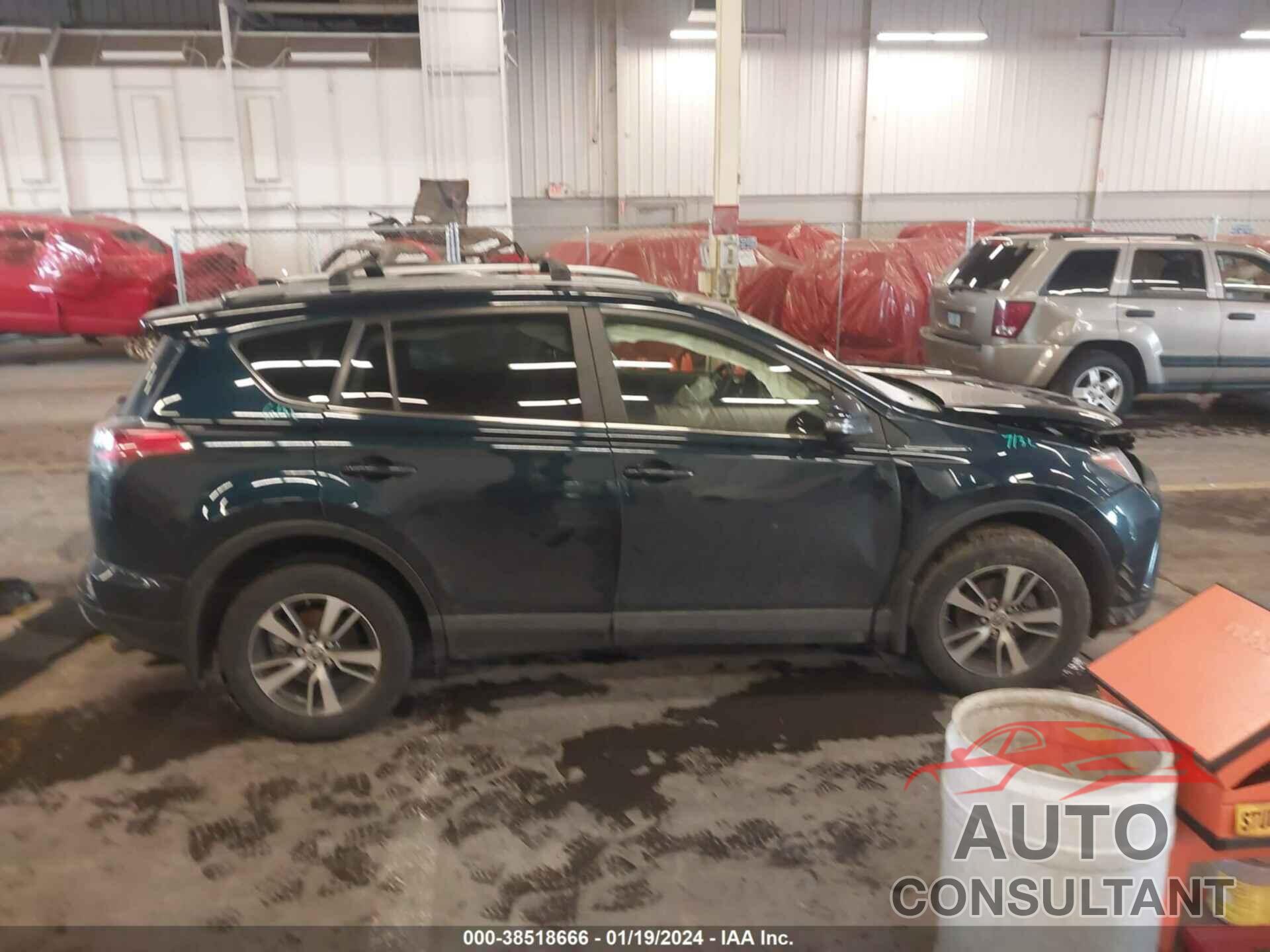 TOYOTA RAV4 2017 - JTMRFREV1HJ709234