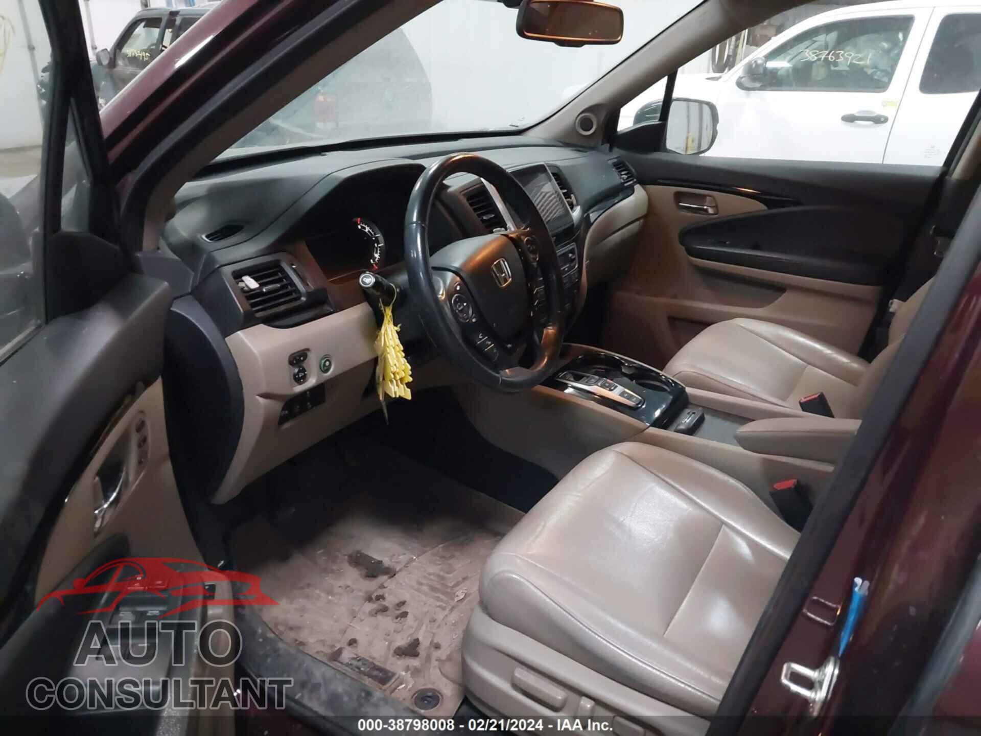 HONDA PILOT 2017 - 5FNYF6H94HB024077
