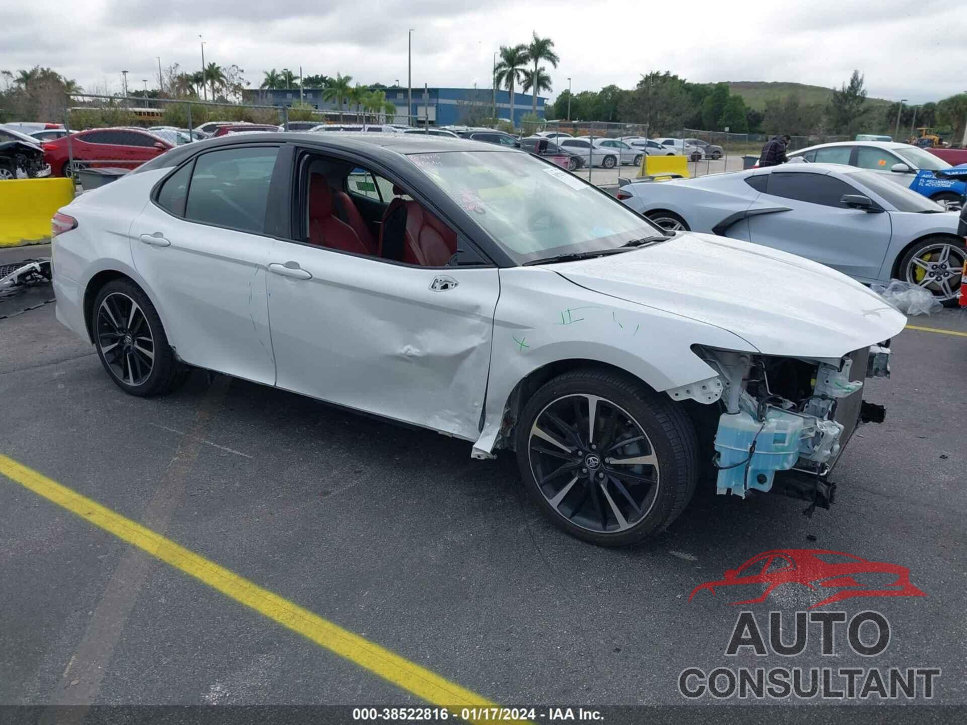 TOYOTA CAMRY 2018 - 4T1B61HK9JU065700
