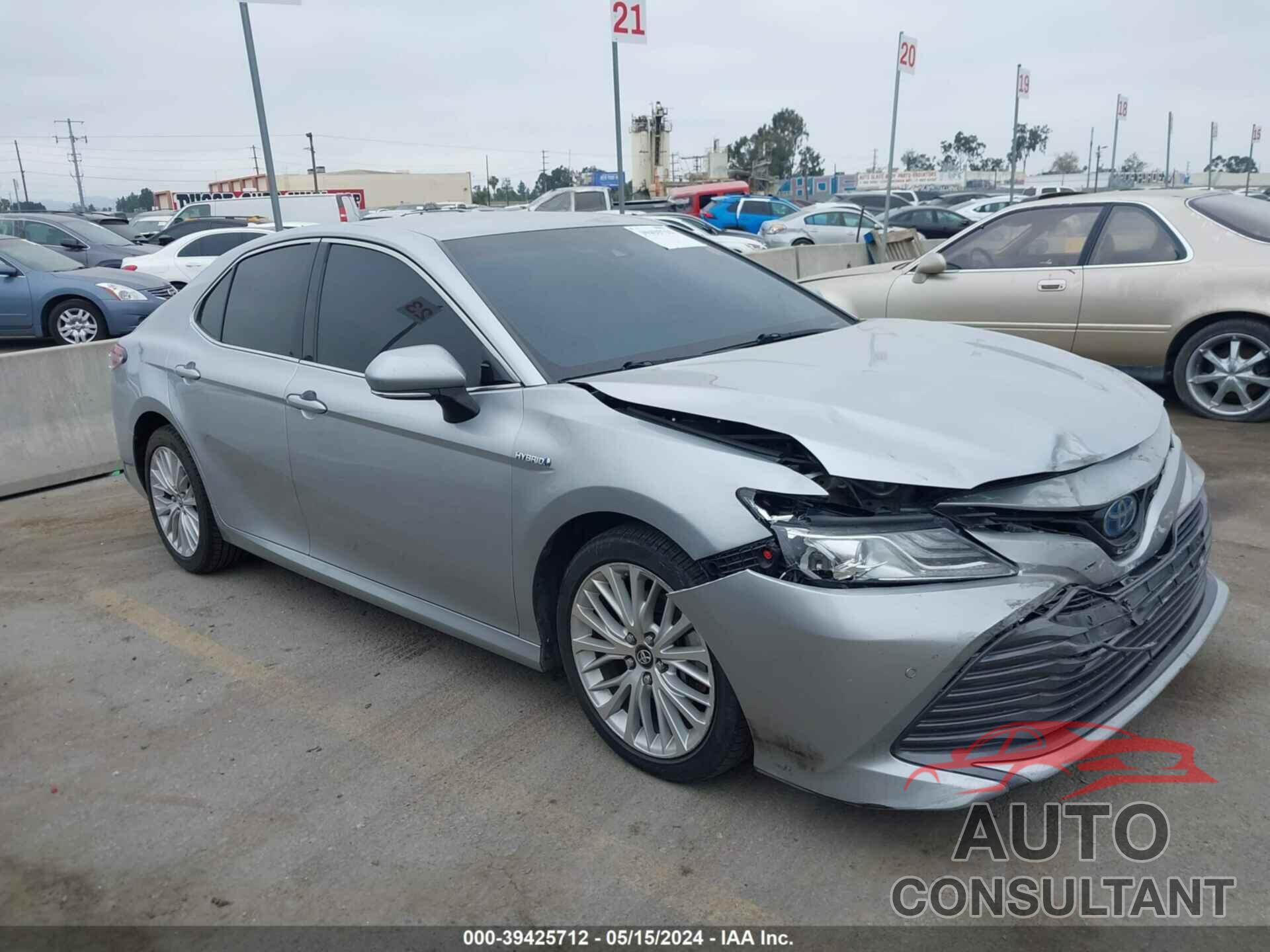 TOYOTA CAMRY 2018 - 4T1B21HK0JU002657