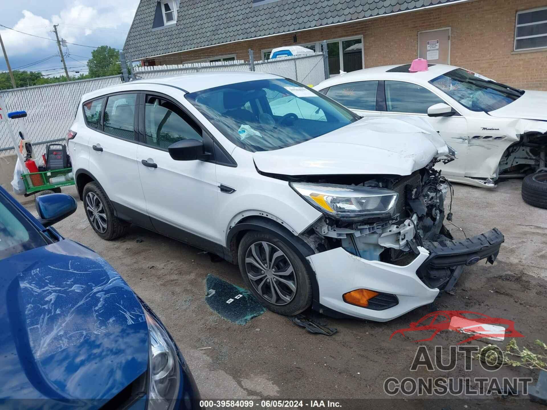 FORD ESCAPE 2017 - 1FMCU0F70HUC96370