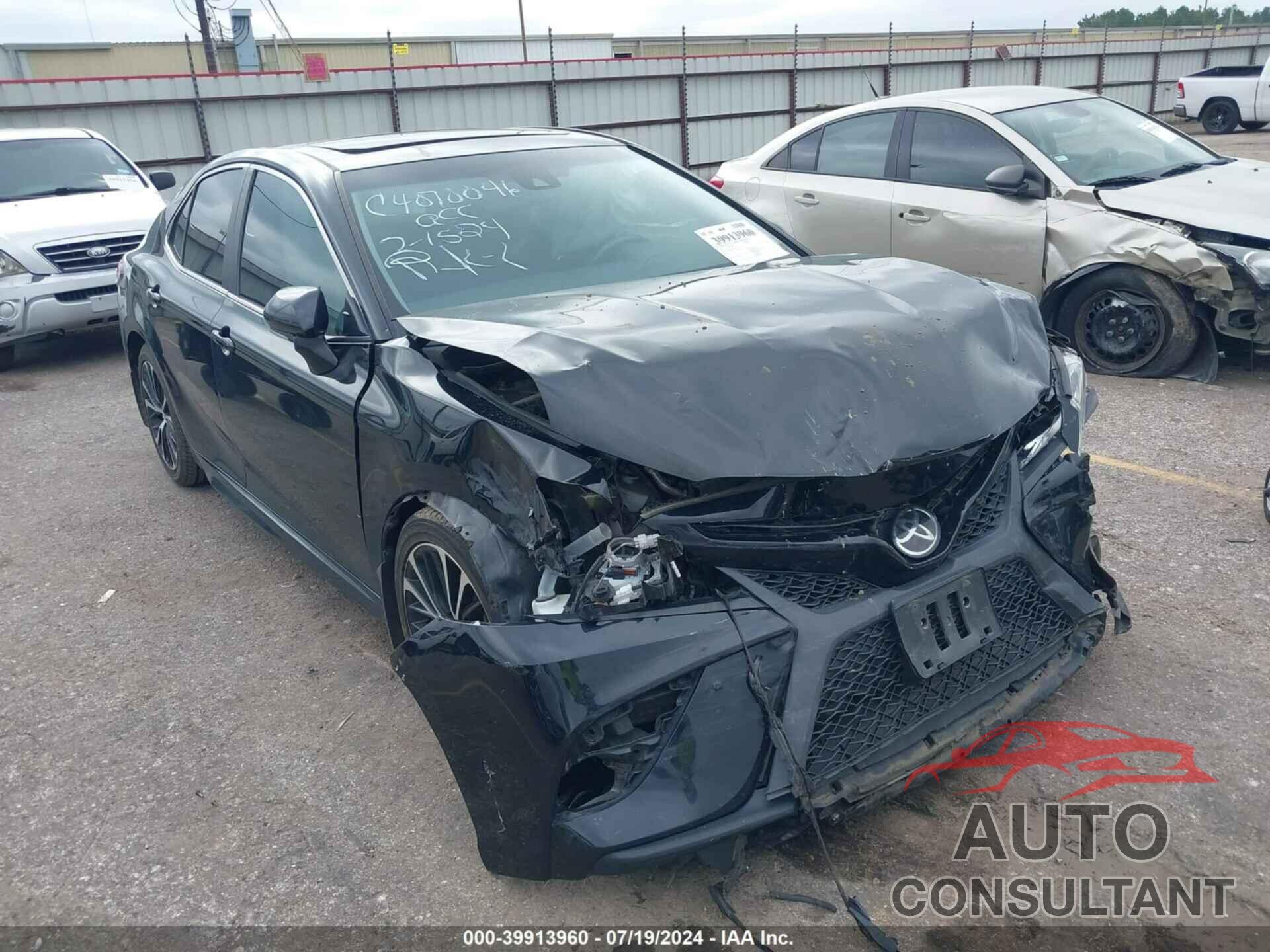 TOYOTA CAMRY 2018 - 4T1B11HK0JU061601