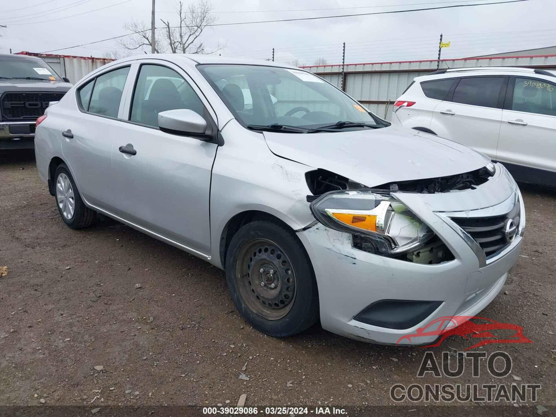 NISSAN VERSA 2018 - 3N1CN7APXJL814635