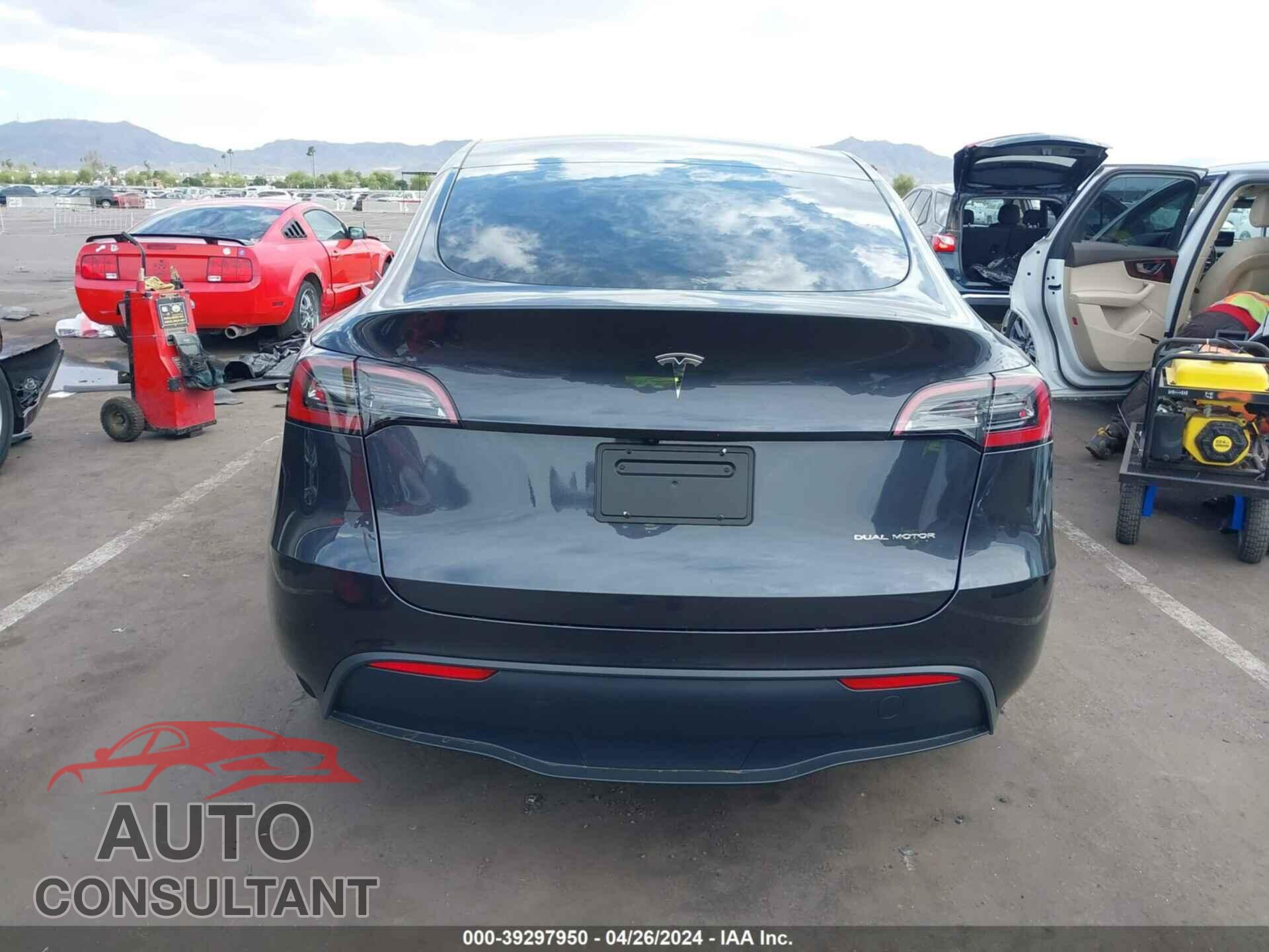 TESLA MODEL Y 2024 - 7SAYGAEE9RF044508