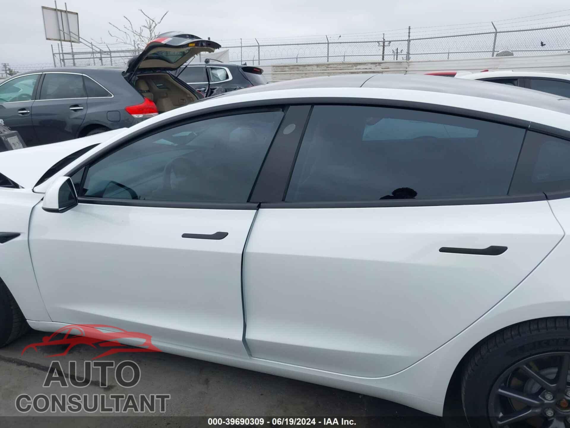 TESLA MODEL 3 2018 - 5YJ3E1EA5JF044343