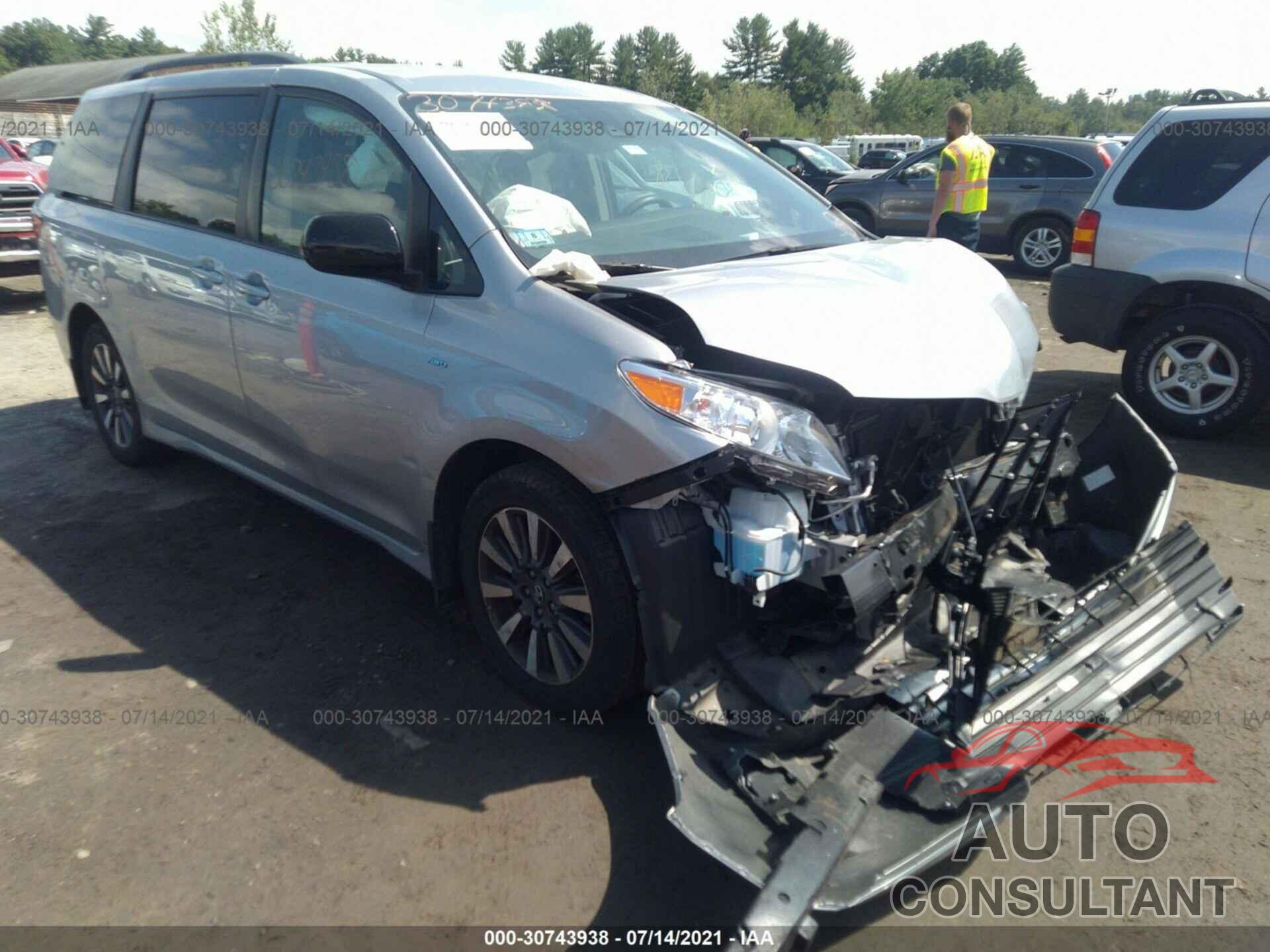 TOYOTA SIENNA 2018 - 5TDJZ3DC6JS208995