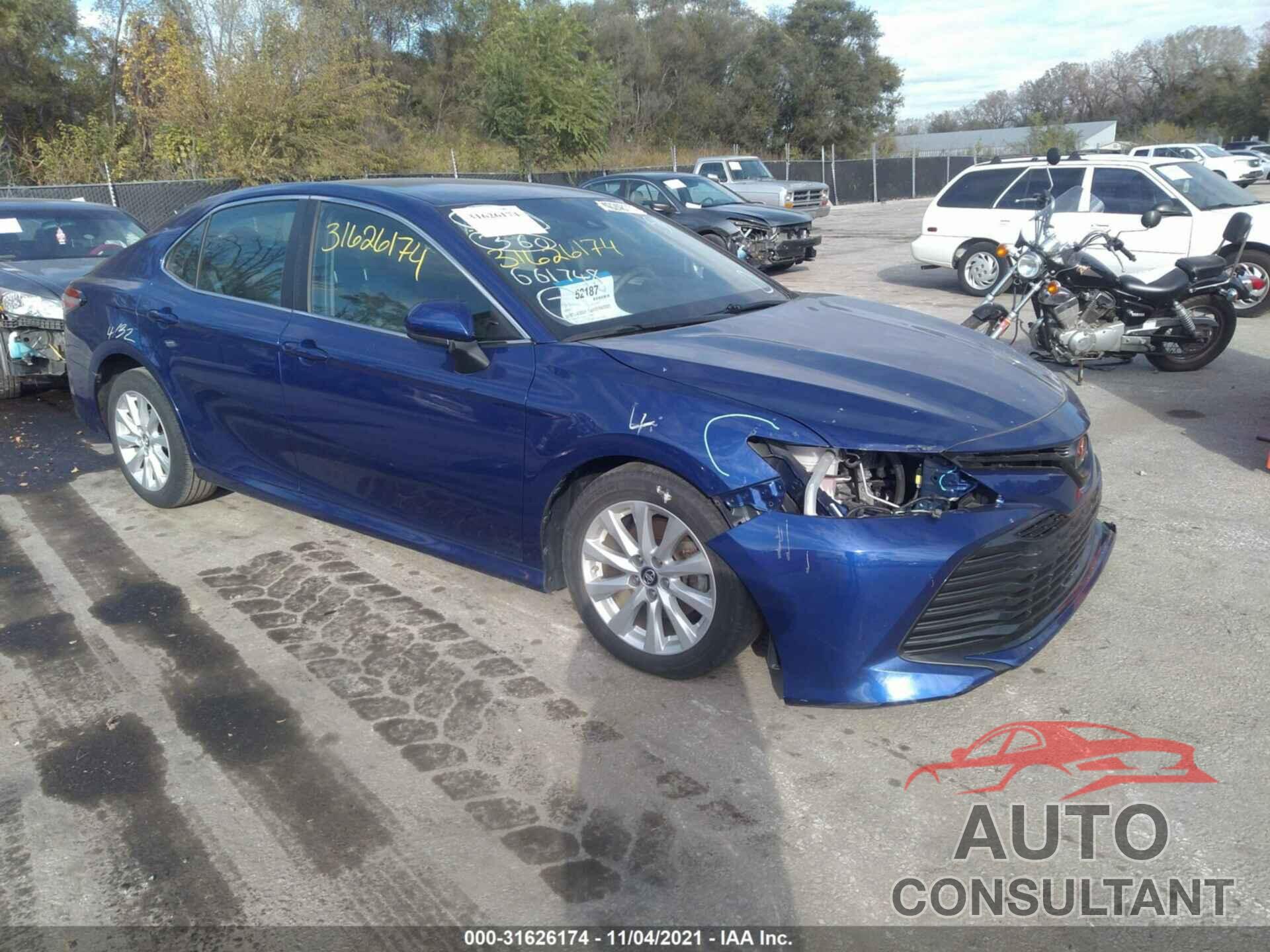 TOYOTA CAMRY 2018 - 4T1B11HK6JU661748