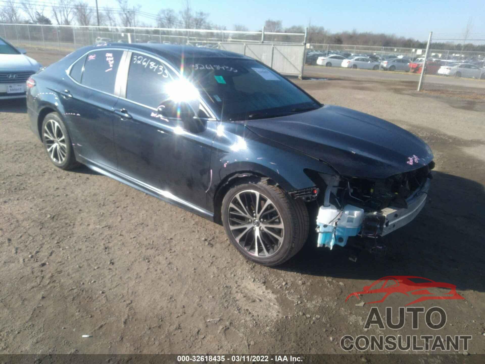 TOYOTA CAMRY 2018 - 4T1B11HK8JU638357