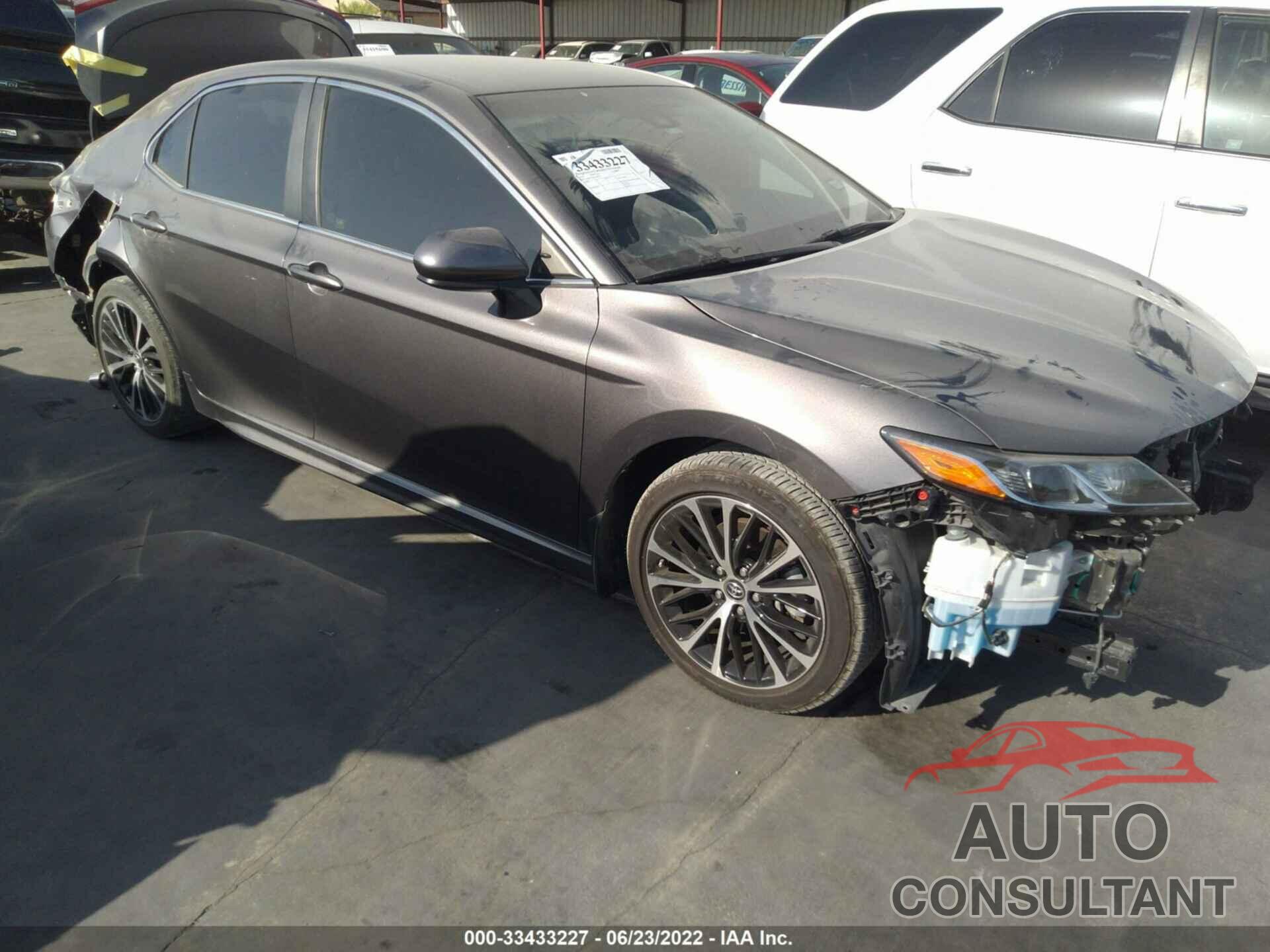 TOYOTA CAMRY 2018 - 4T1B11HK2JU072373
