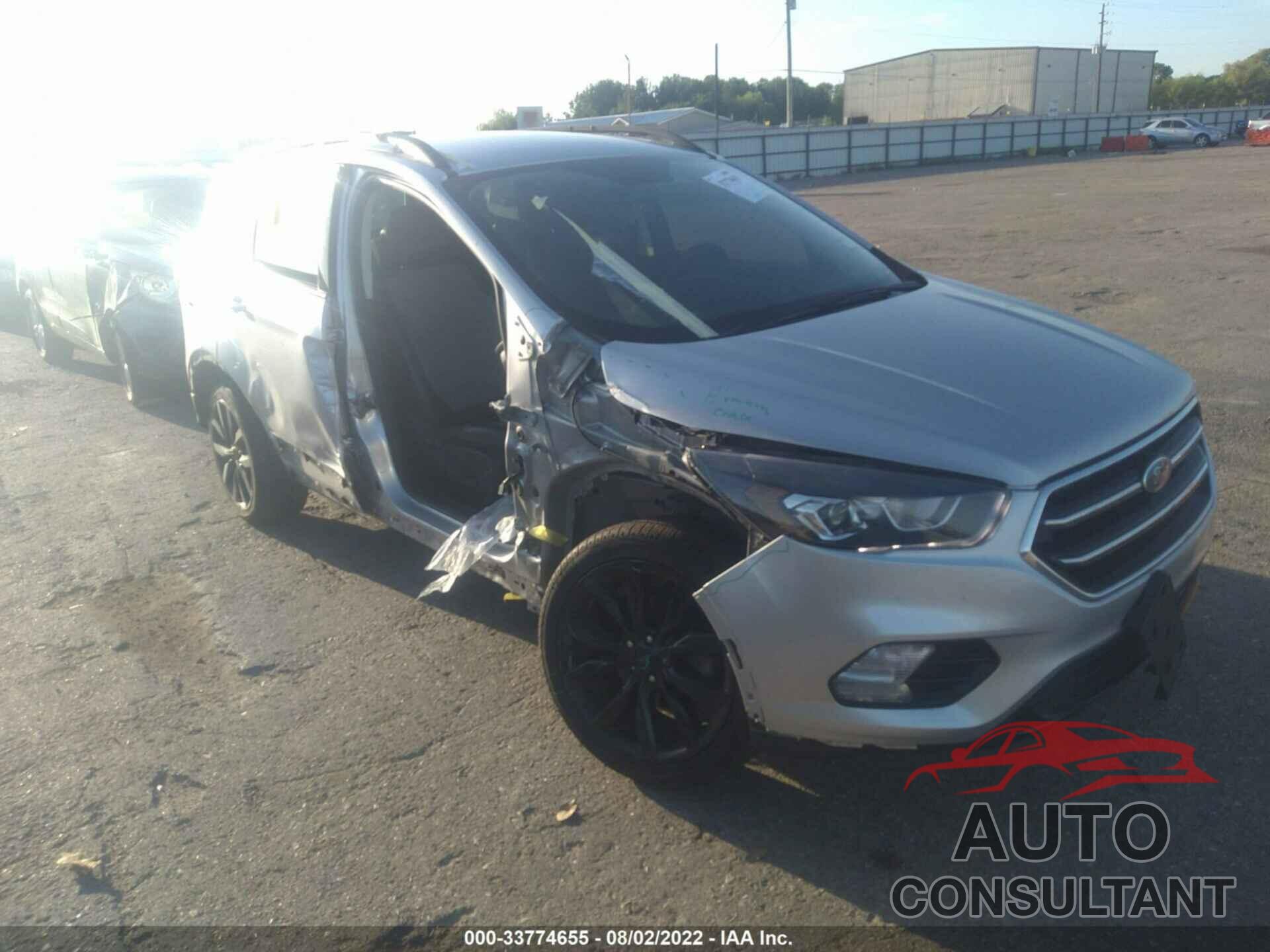 FORD ESCAPE 2018 - 1FMCU0GD6JUC18783