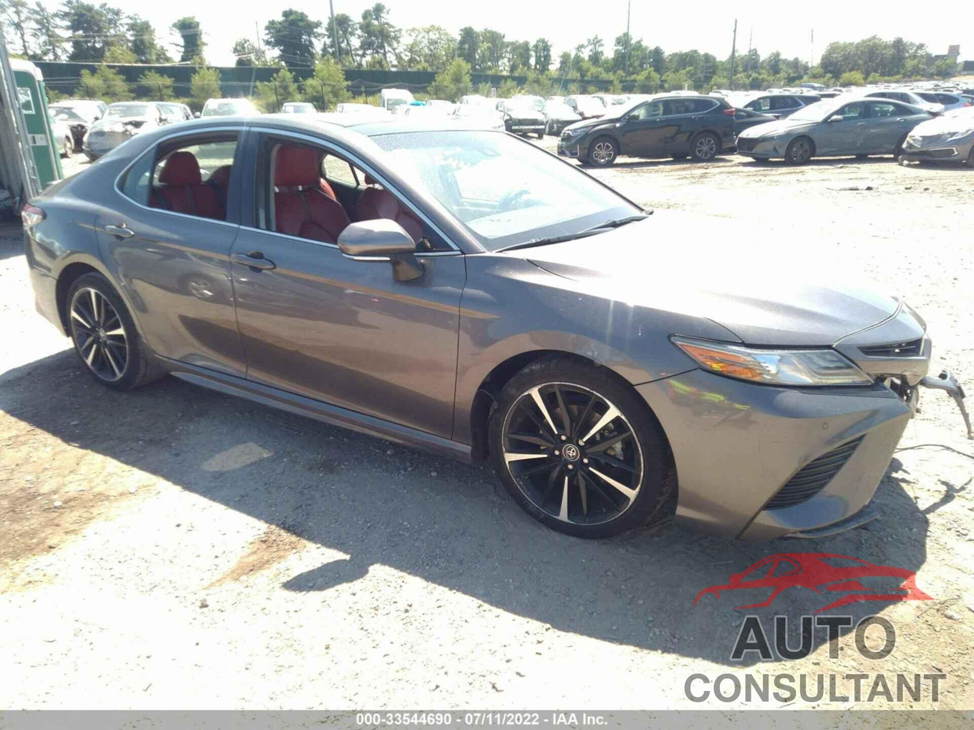 TOYOTA CAMRY 2018 - 4T1B61HK9JU124888