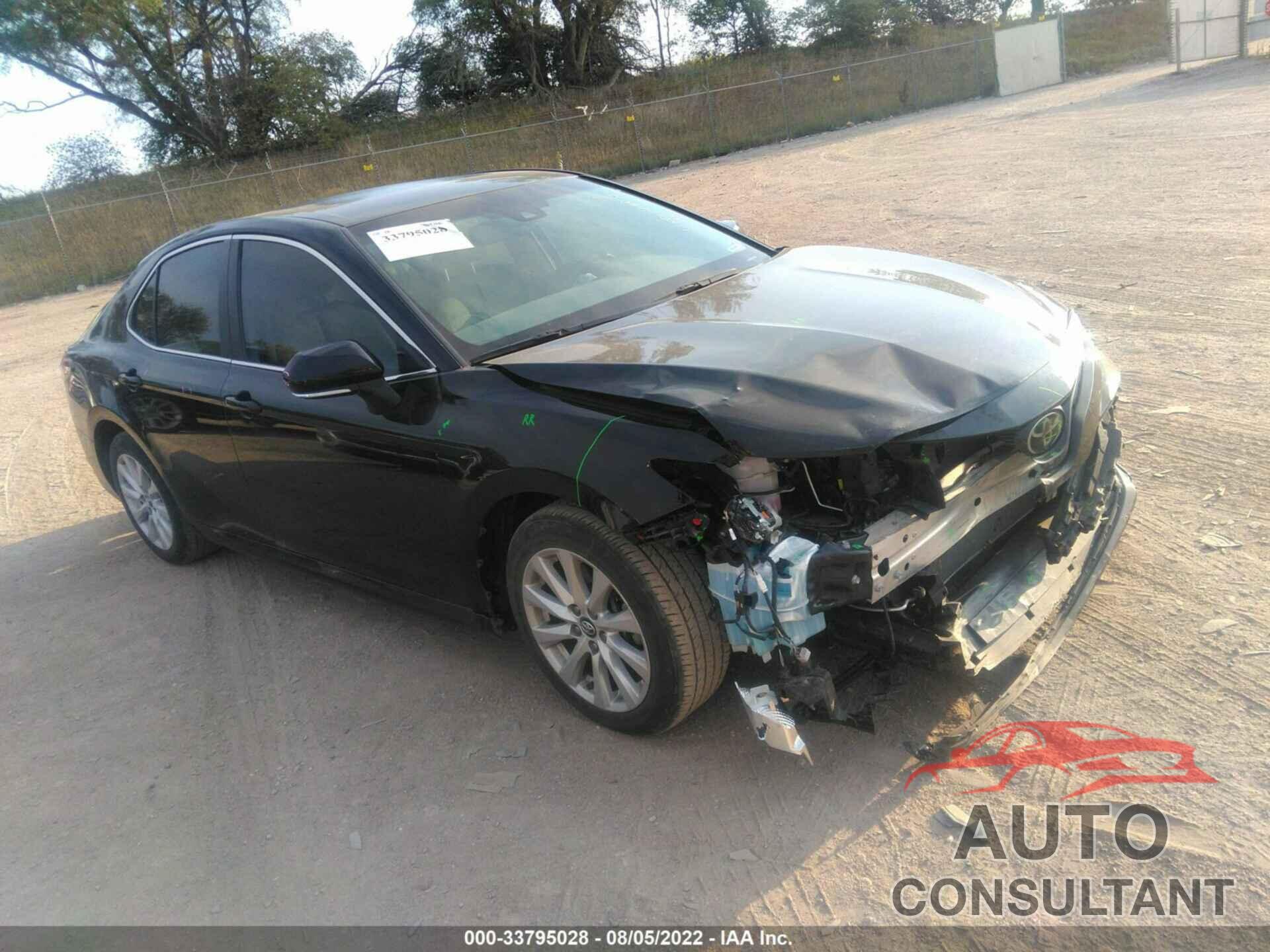 TOYOTA CAMRY 2018 - 4T1B11HK8JU653070