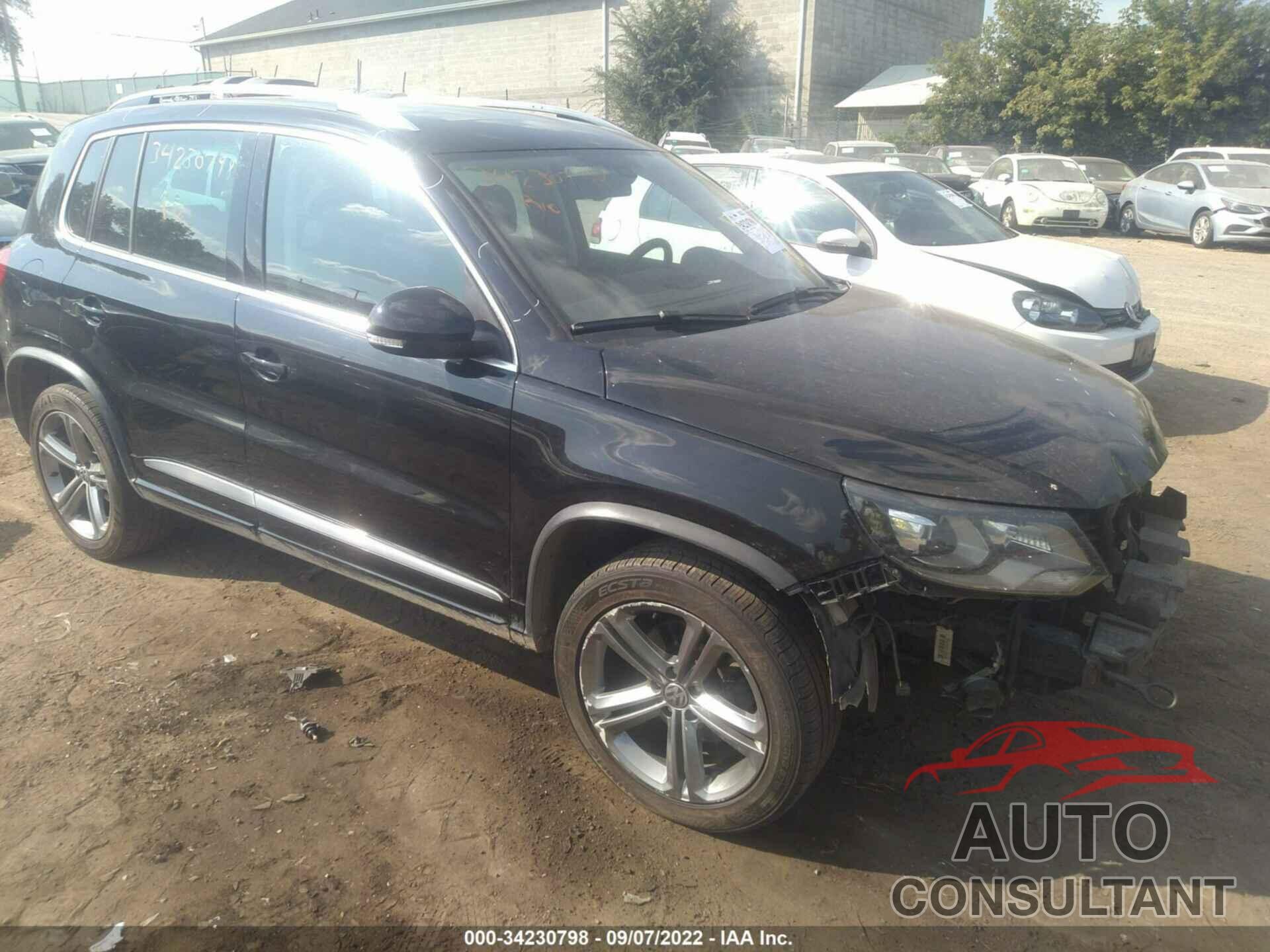 VOLKSWAGEN TIGUAN 2017 - WVGUV7AX6HK025696