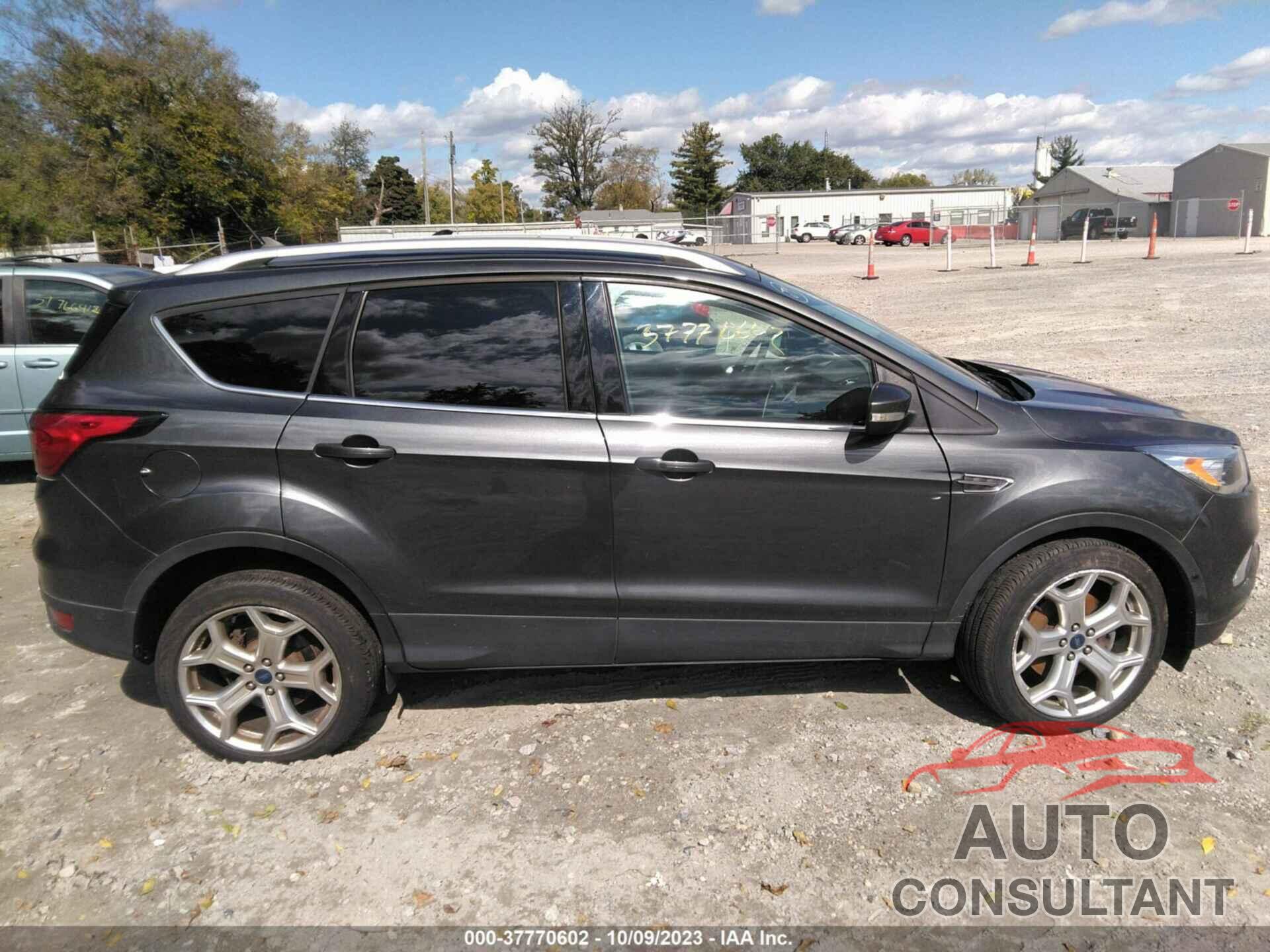 FORD ESCAPE 2019 - 1FMCU0J93KUA76947