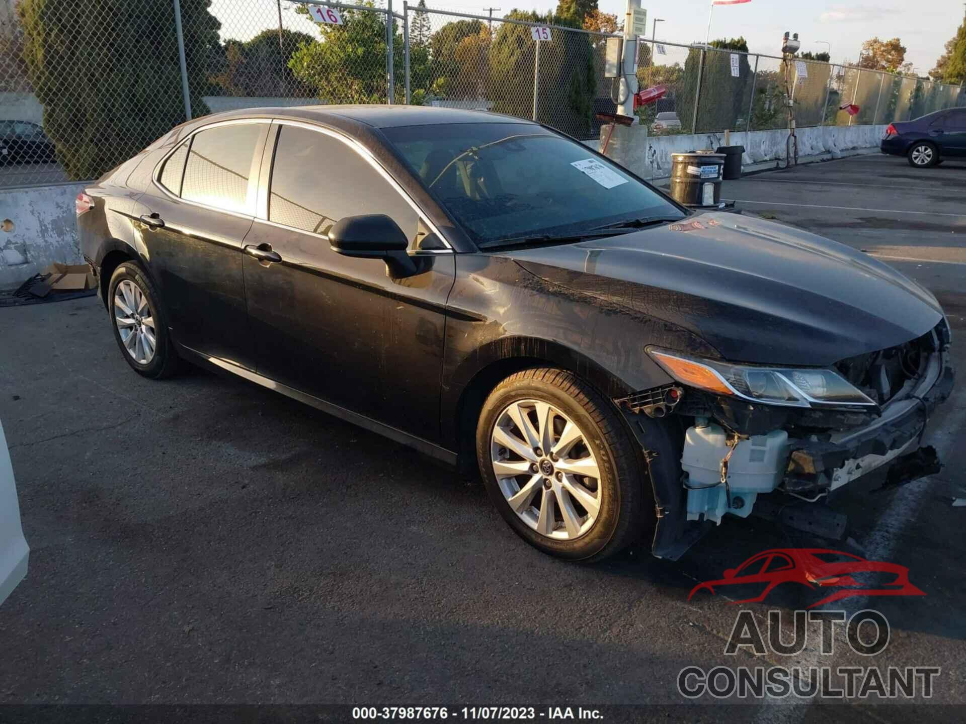 TOYOTA CAMRY 2018 - 4T1B11HK2JU500703