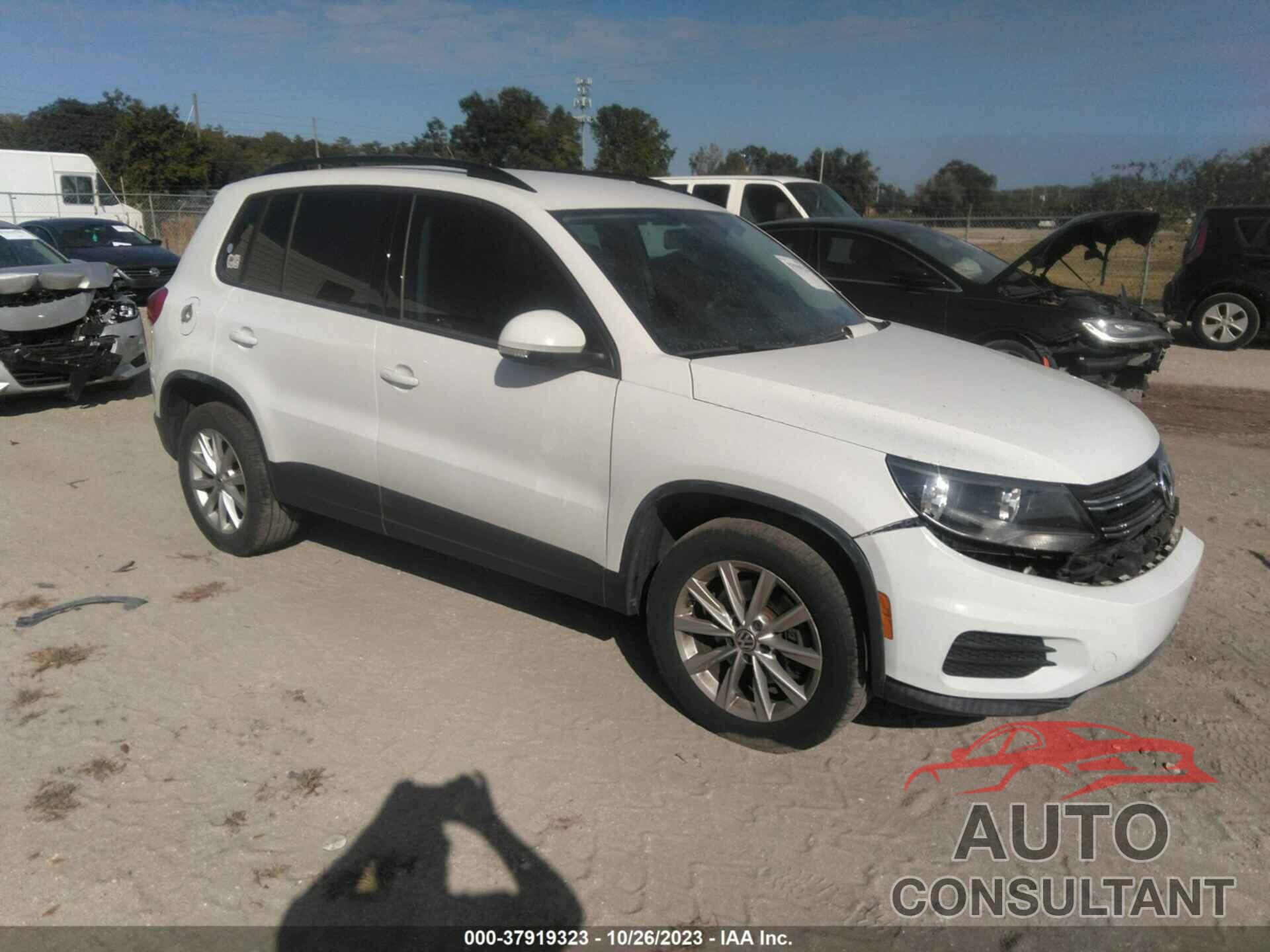 VOLKSWAGEN TIGUAN 2017 - WVGAV7AX4HK054908