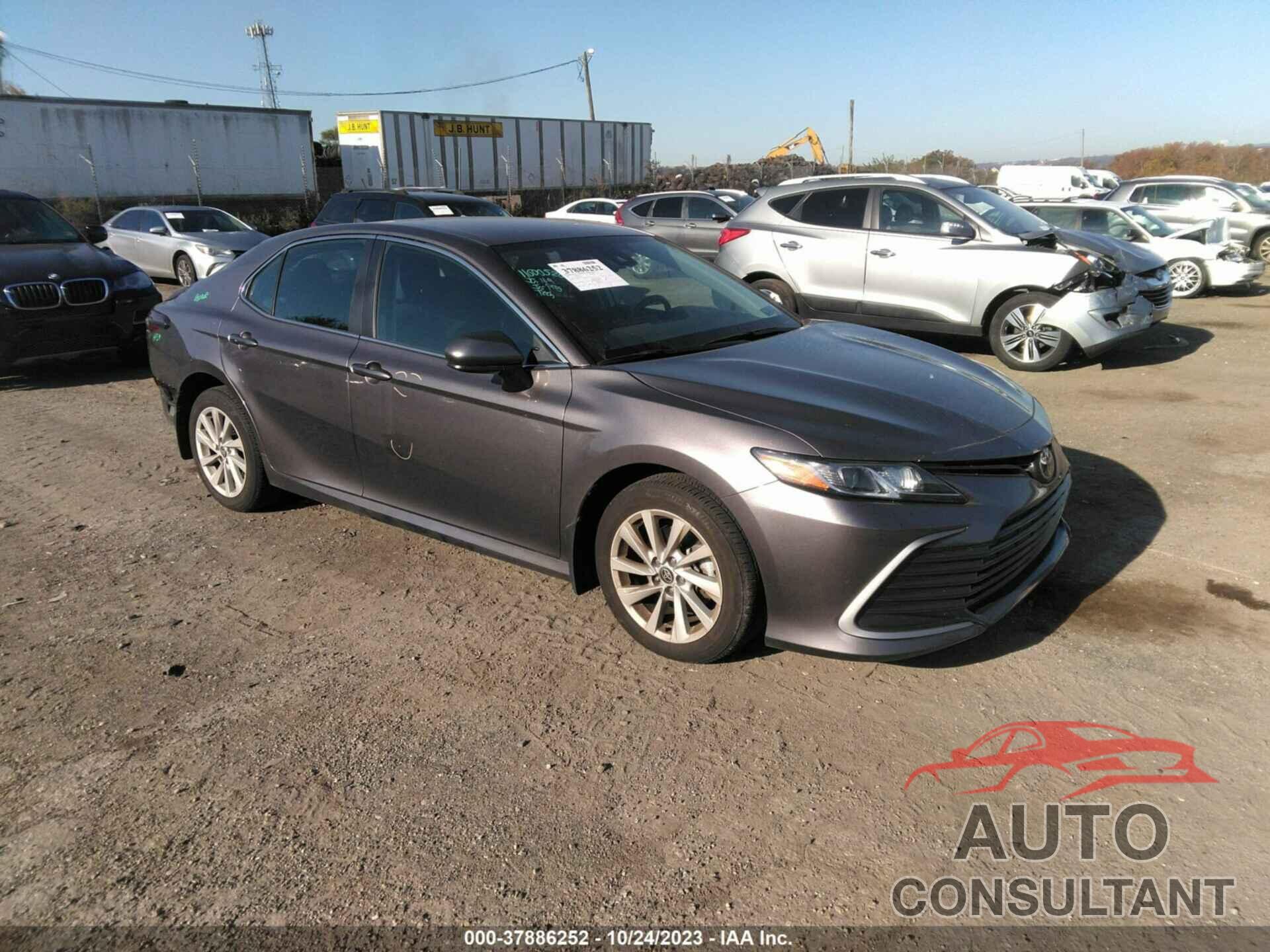 TOYOTA CAMRY 2022 - 4T1C11AK7NU646177