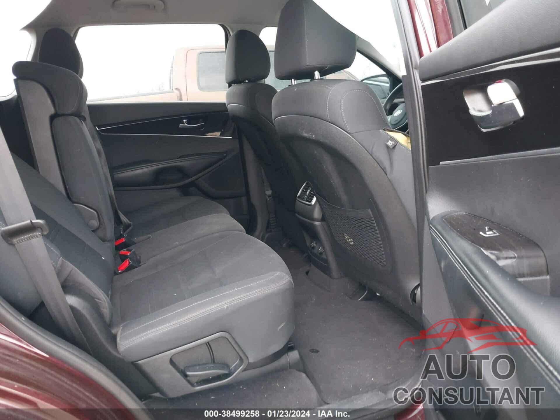 KIA SORENTO 2019 - 5XYPG4A52KG448166