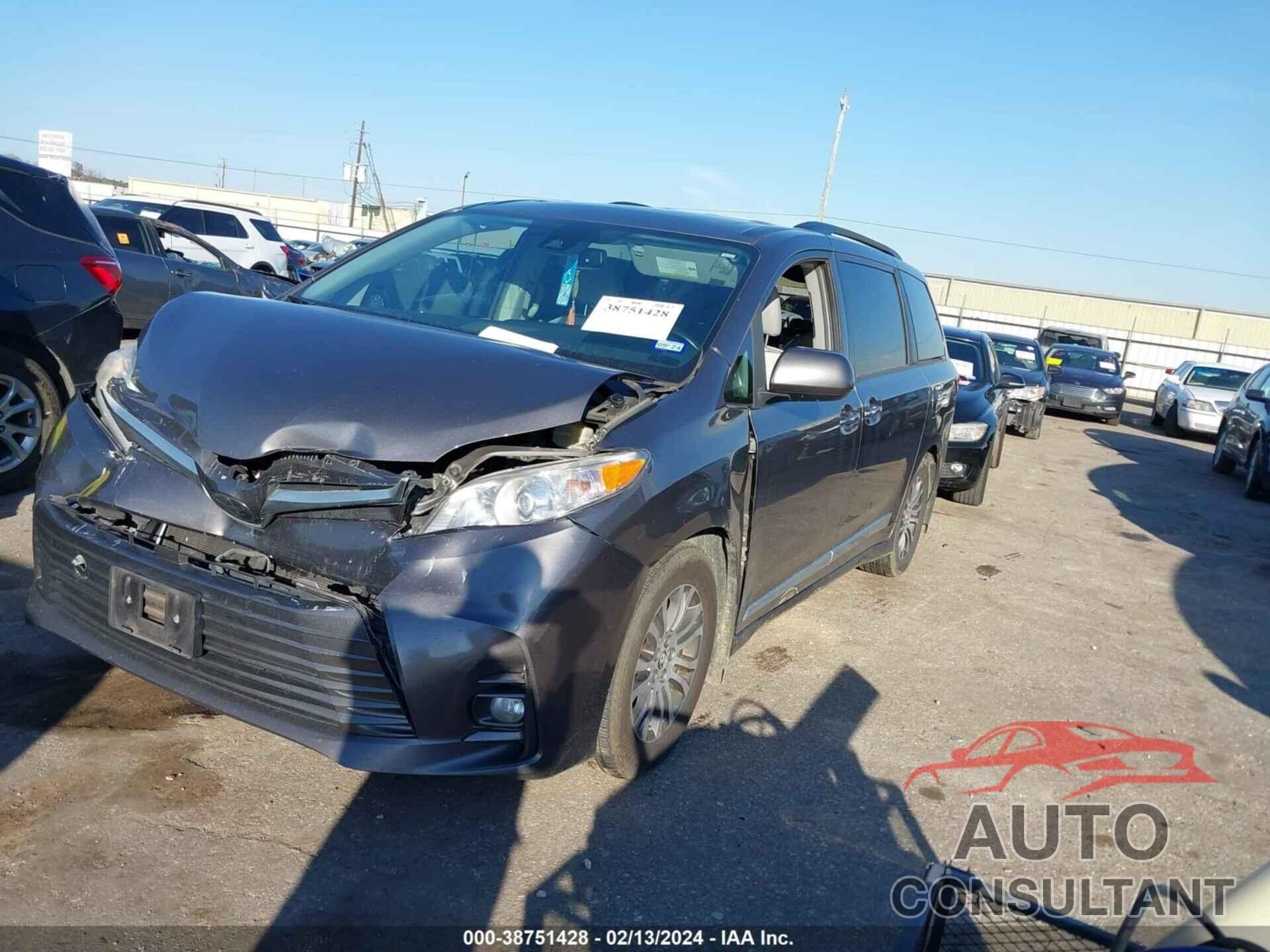 TOYOTA SIENNA 2018 - 5TDYZ3DC6JS965880