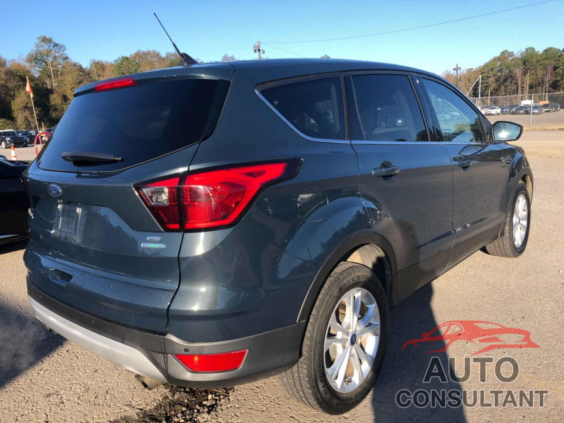 FORD ESCAPE 2019 - 1FMCU0GD6KUA27009