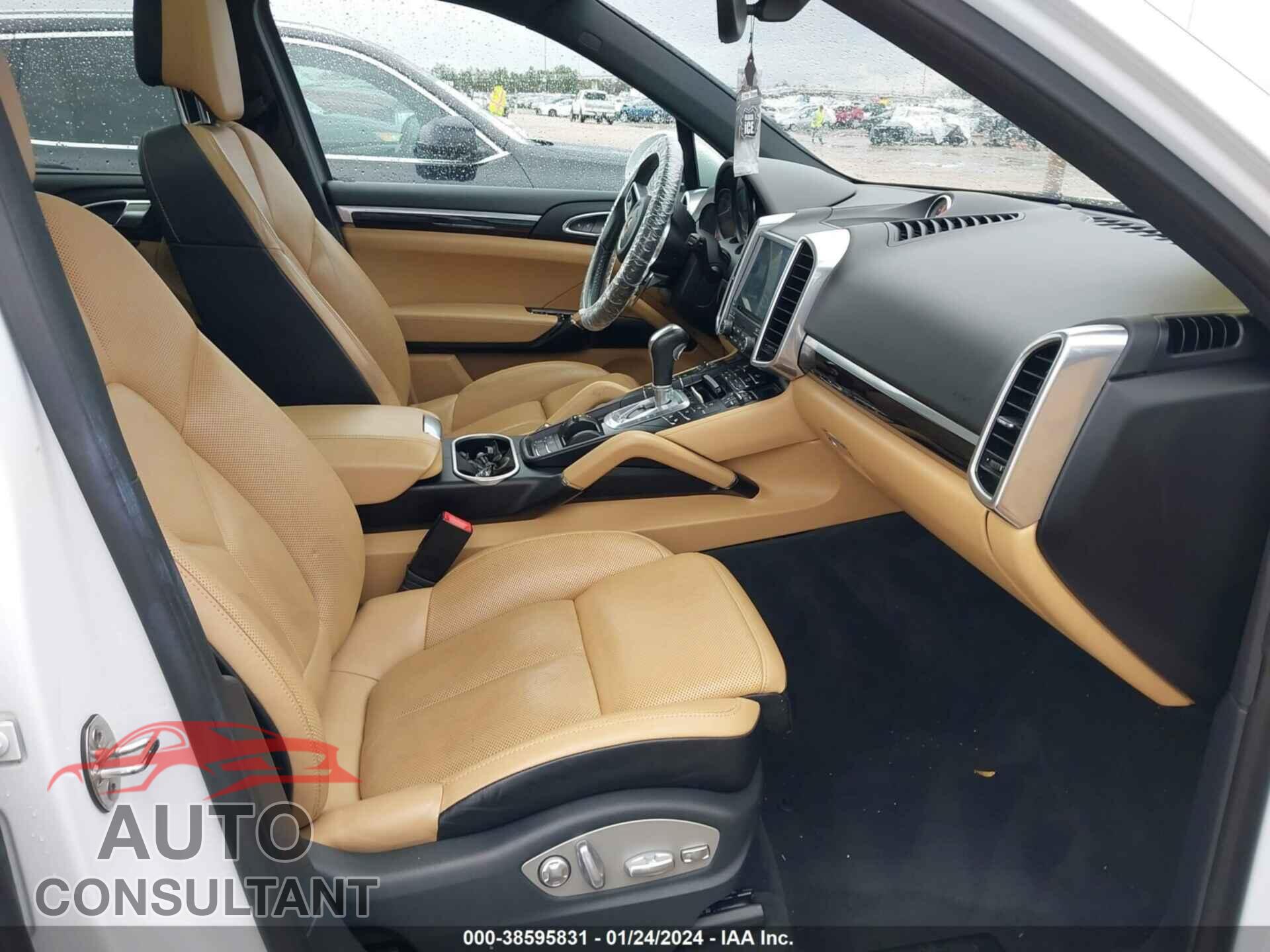 PORSCHE CAYENNE 2017 - WP1AB2A20HLA50805
