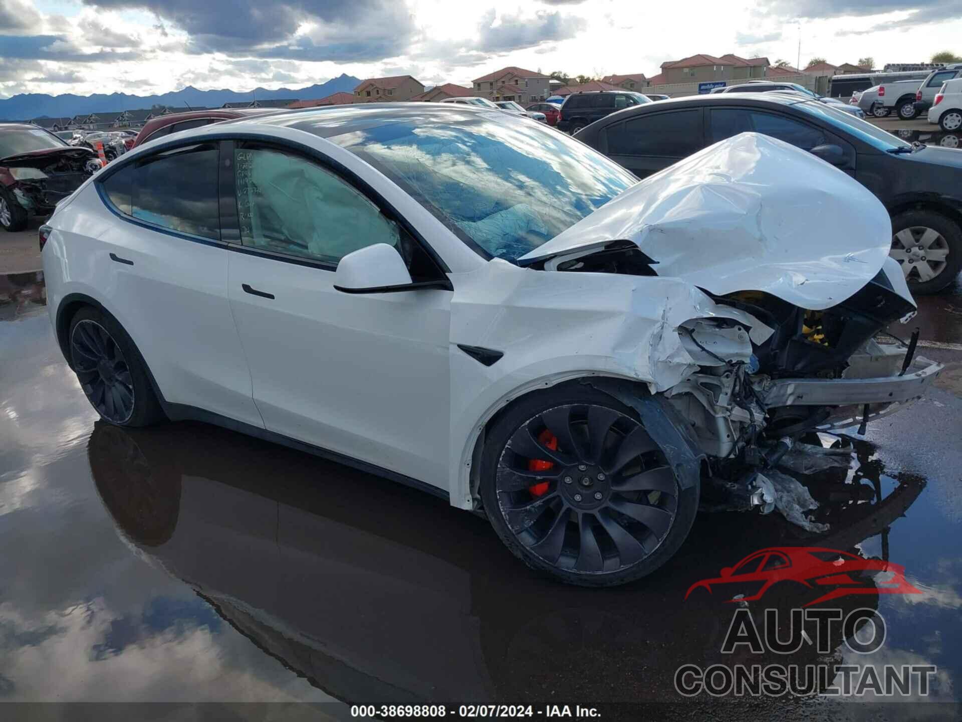 TESLA MODEL Y 2021 - 5YJYGDEFXMF272744