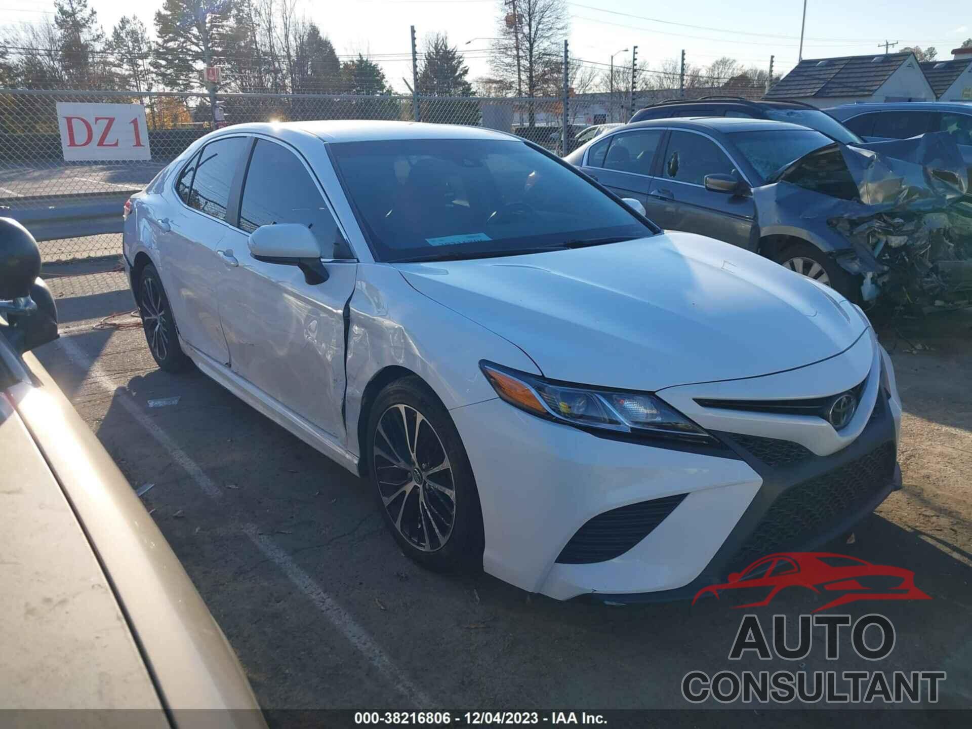 TOYOTA CAMRY 2018 - 4T1B11HK9JU556721