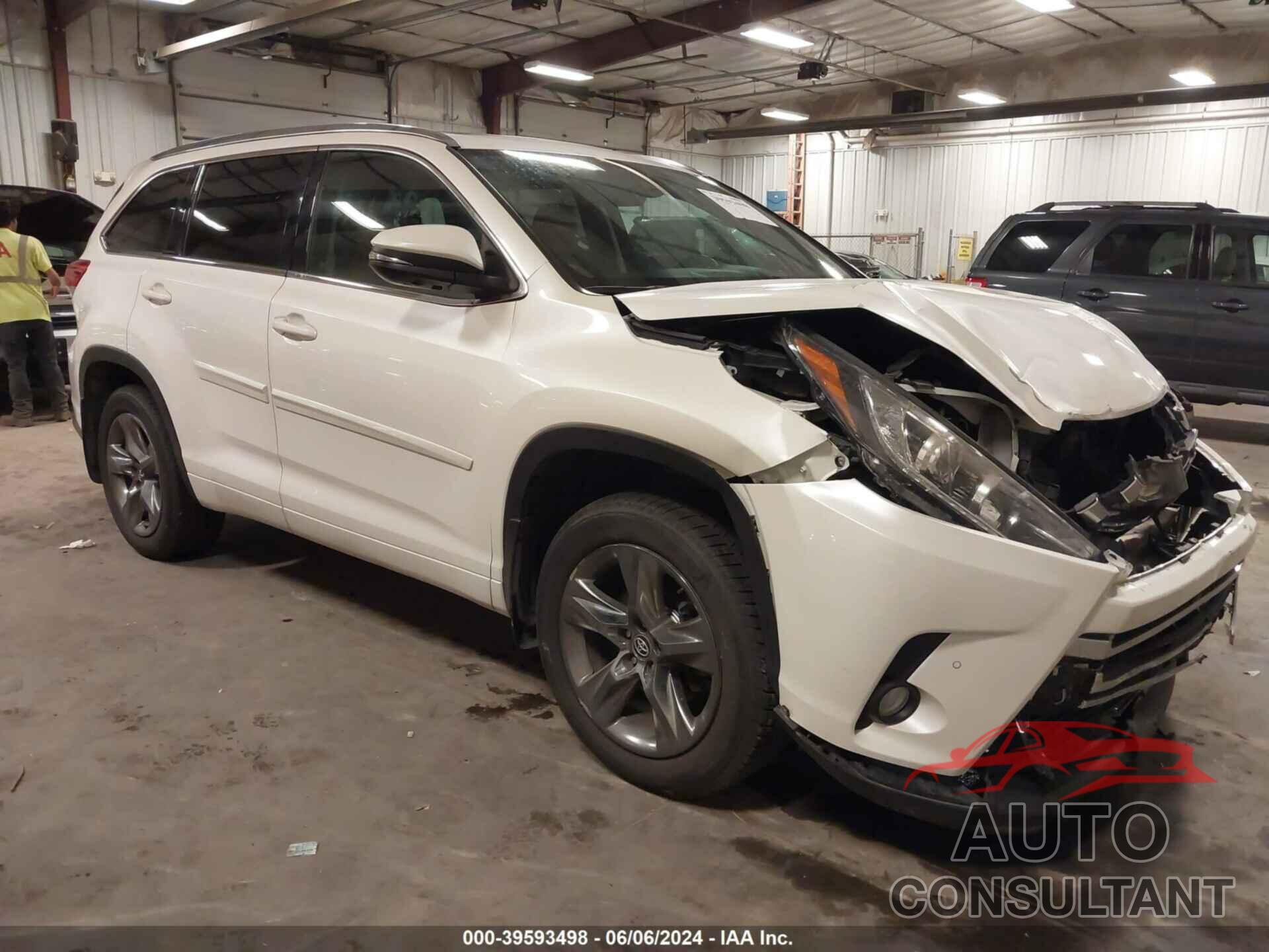 TOYOTA HIGHLANDER 2018 - 5TDDZRFH5JS878398