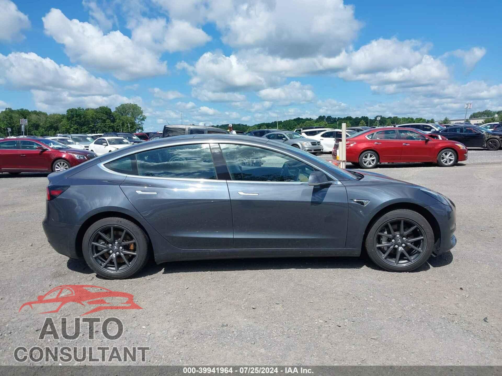 TESLA MODEL 3 2019 - 5YJ3E1EB8KF452183