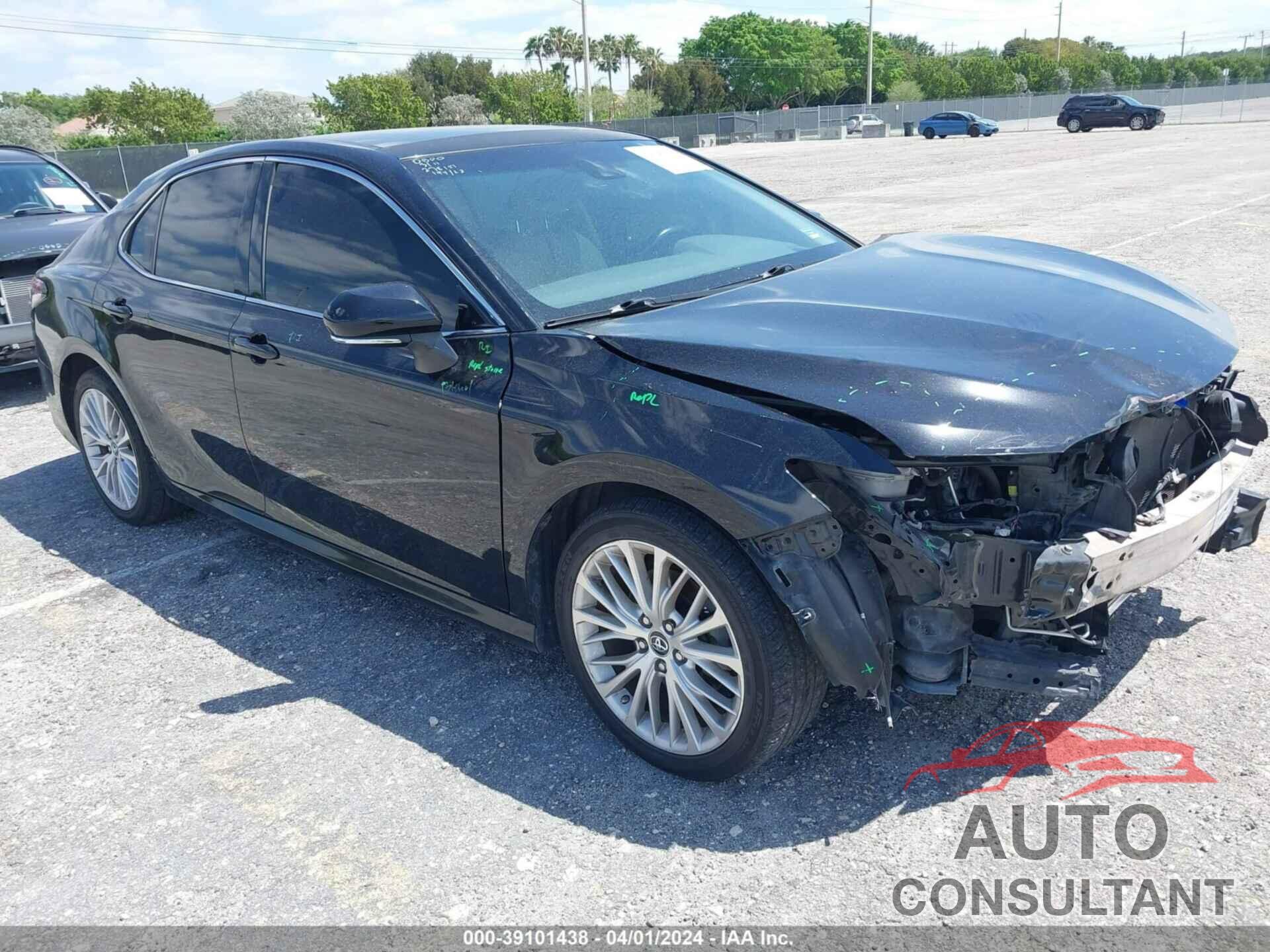 TOYOTA CAMRY 2018 - 4T1B11HK7JU046786