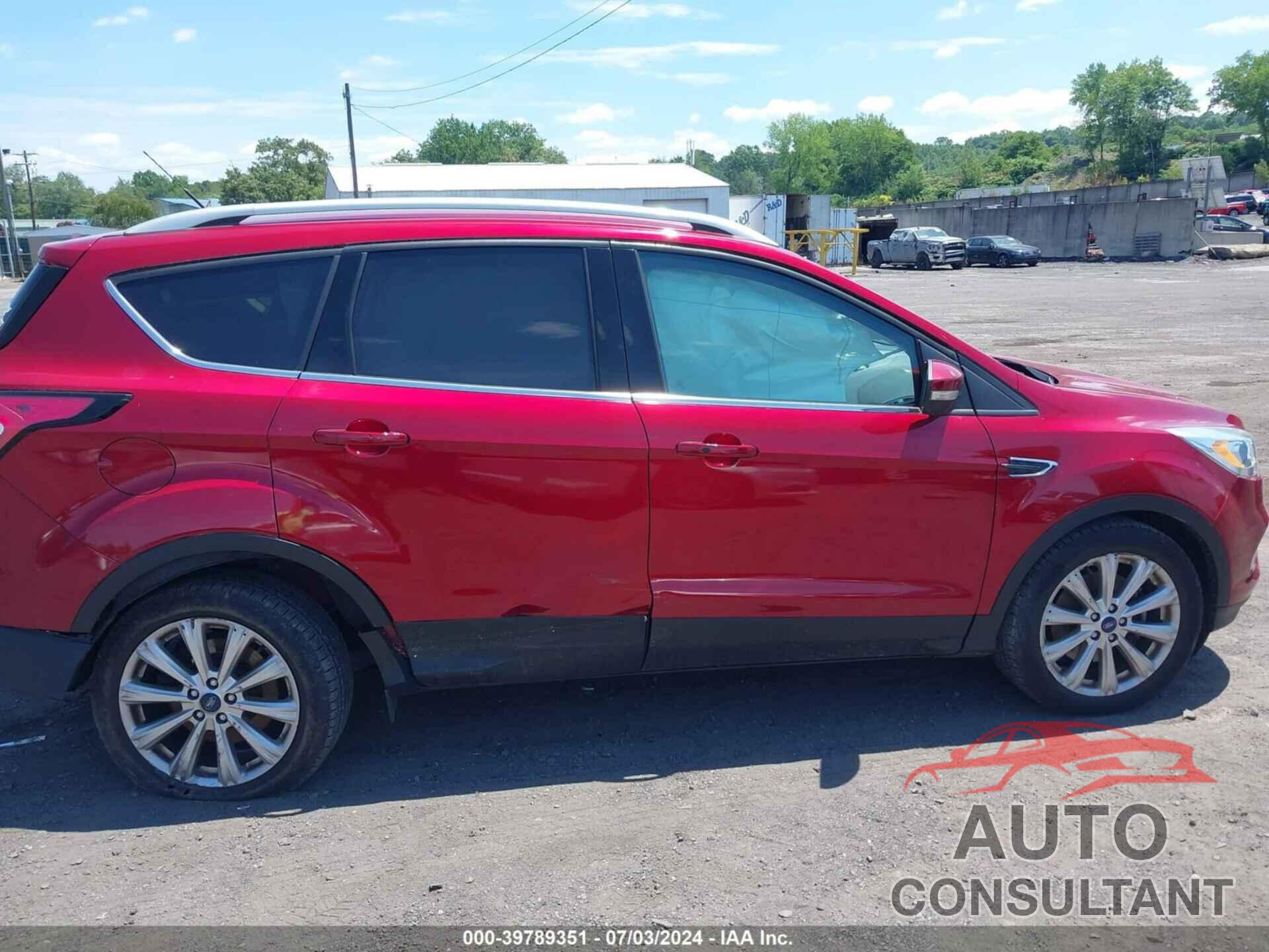 FORD ESCAPE 2017 - 1FMCU9J94HUC14282