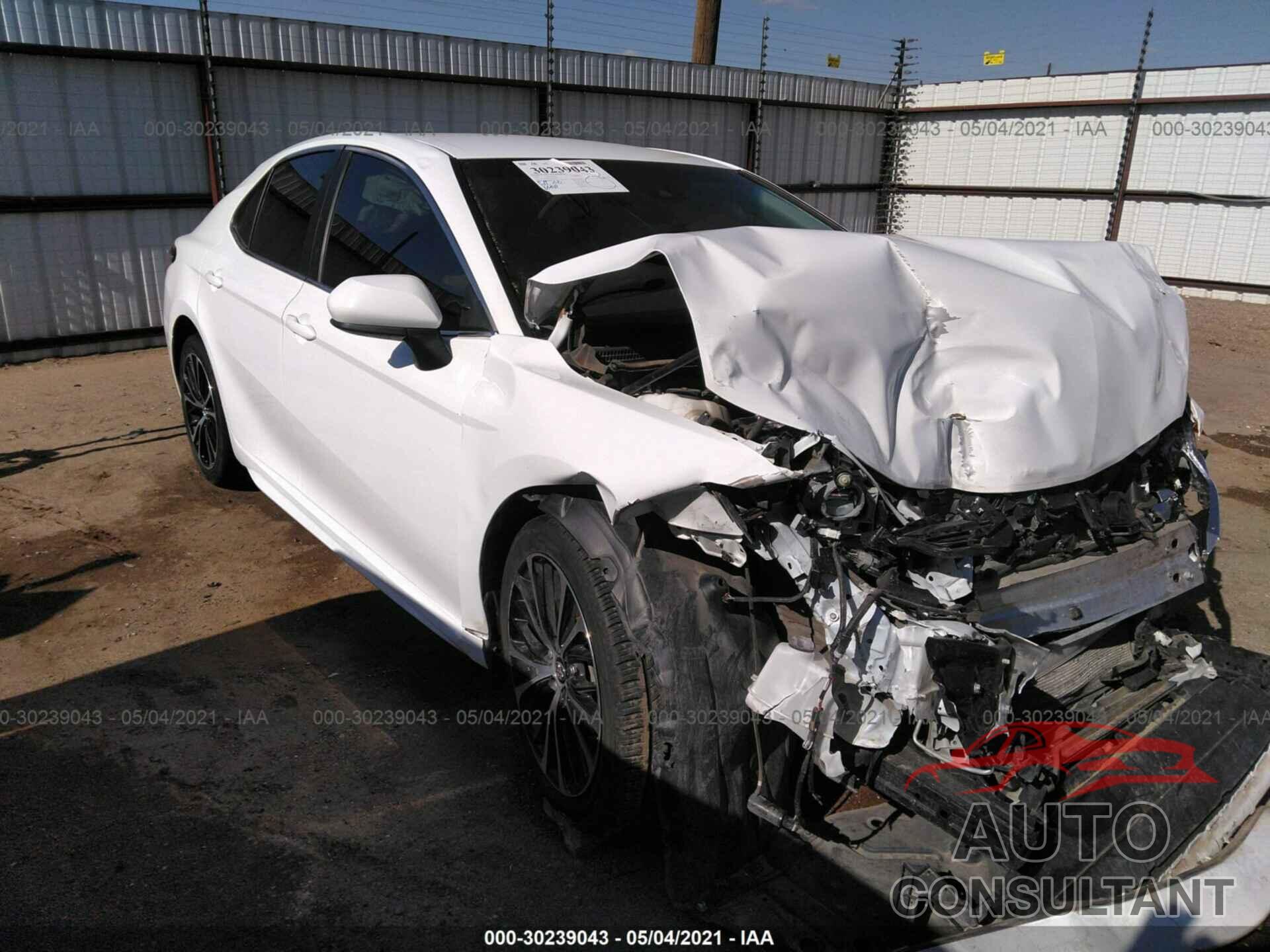 TOYOTA CAMRY 2018 - 4T1B11HK4JU149535