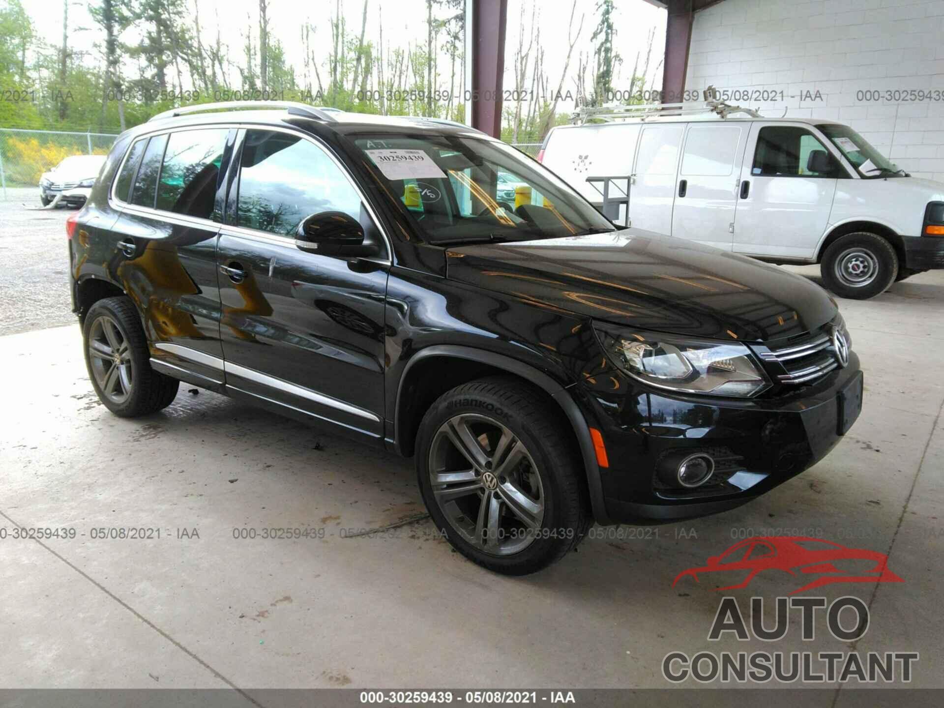 VOLKSWAGEN TIGUAN 2017 - WVGUV7AX2HK021631