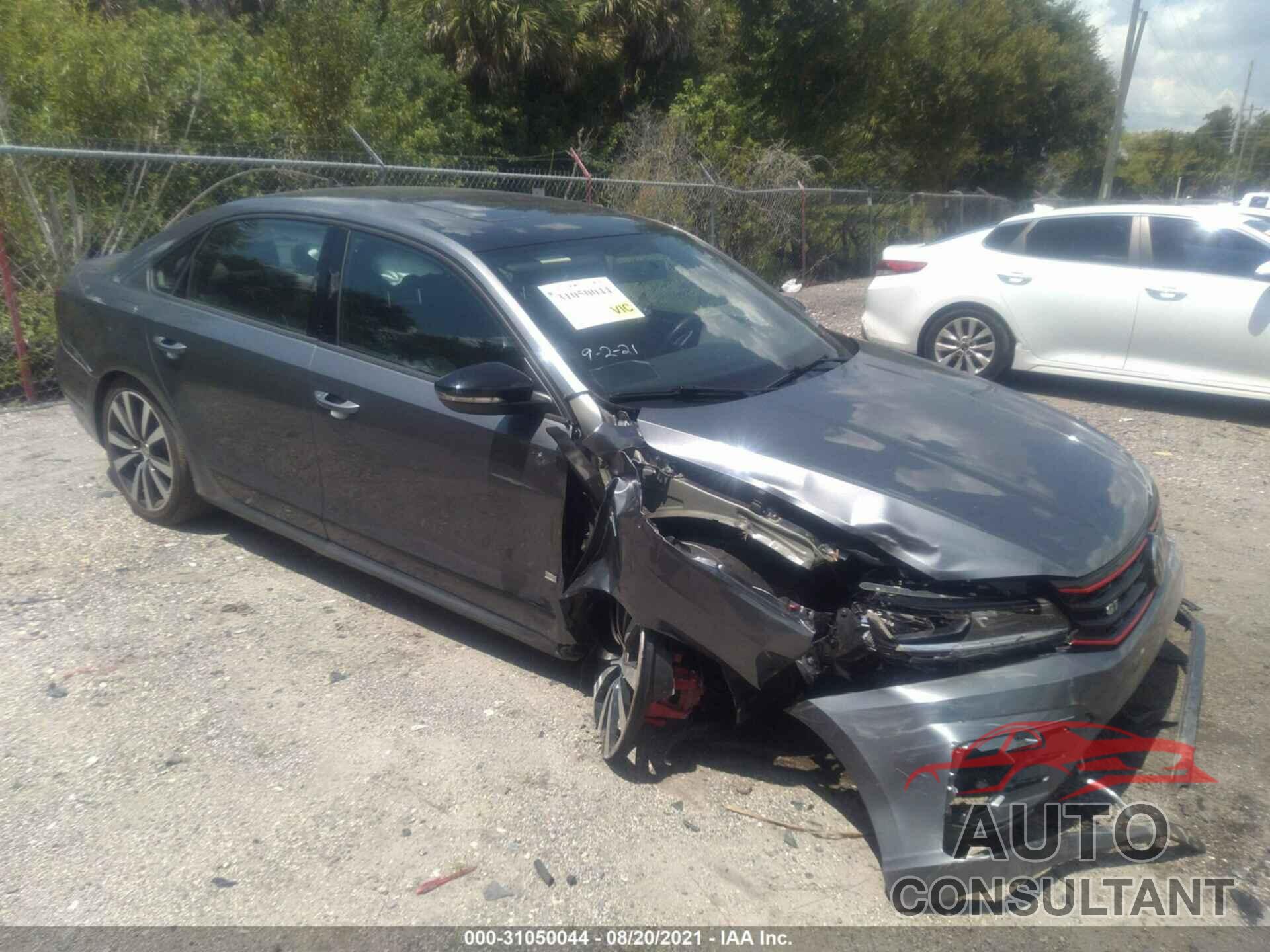 VOLKSWAGEN PASSAT 2018 - 1VWJM7A33JC028737
