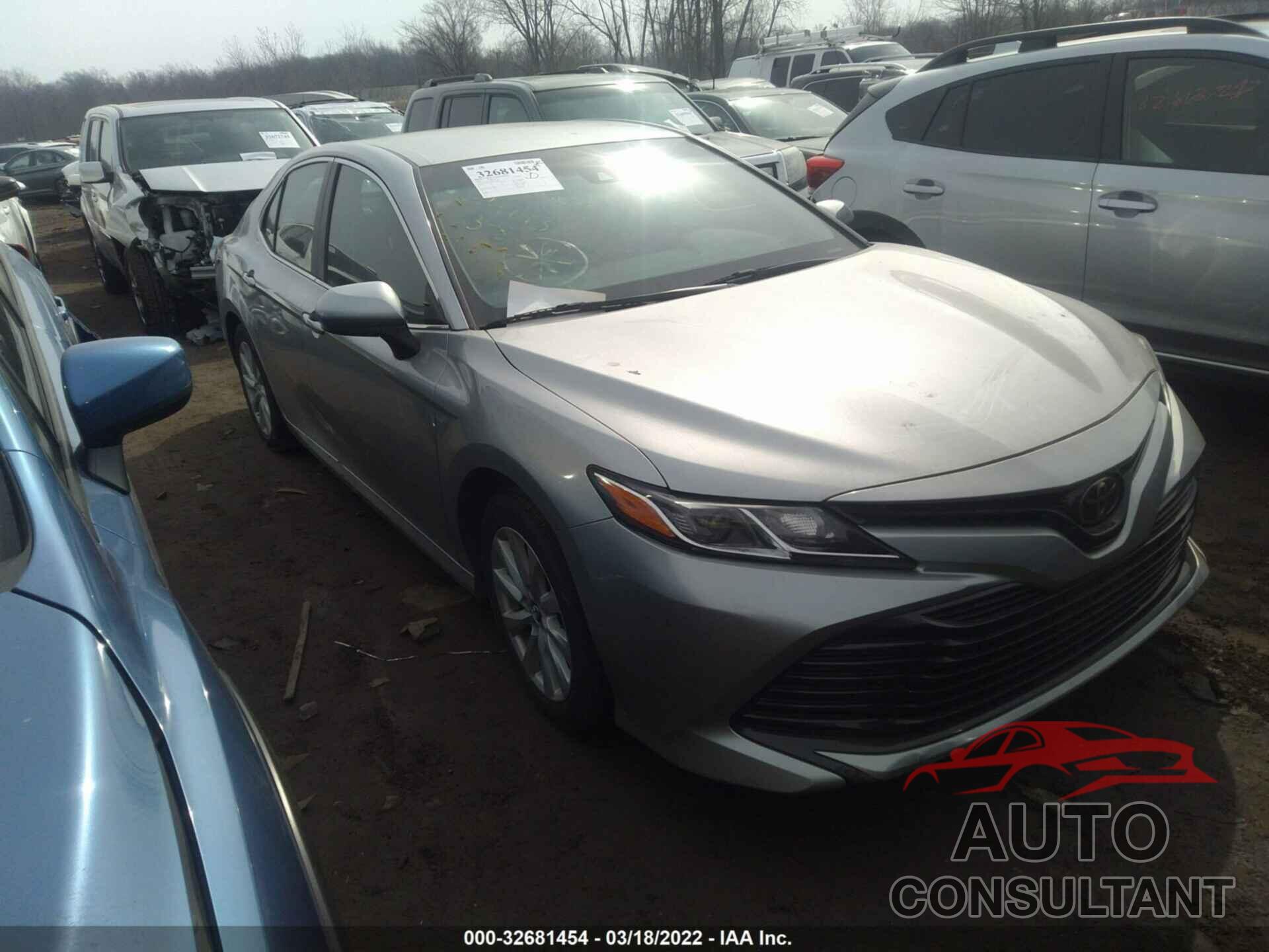 TOYOTA CAMRY 2018 - 4T1B11HK2JU100365
